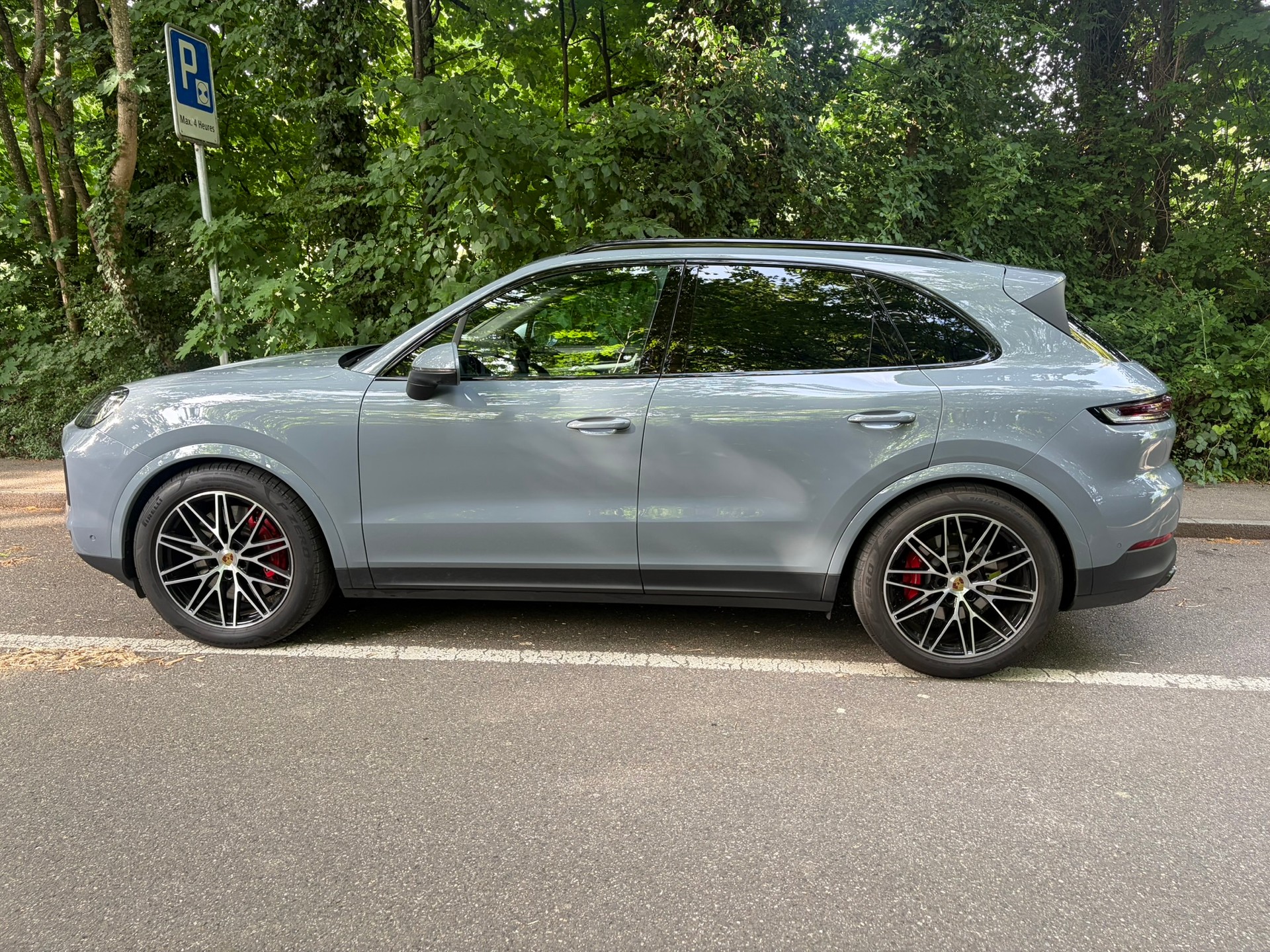 PORSCHE 4.0 V8 S-image-1