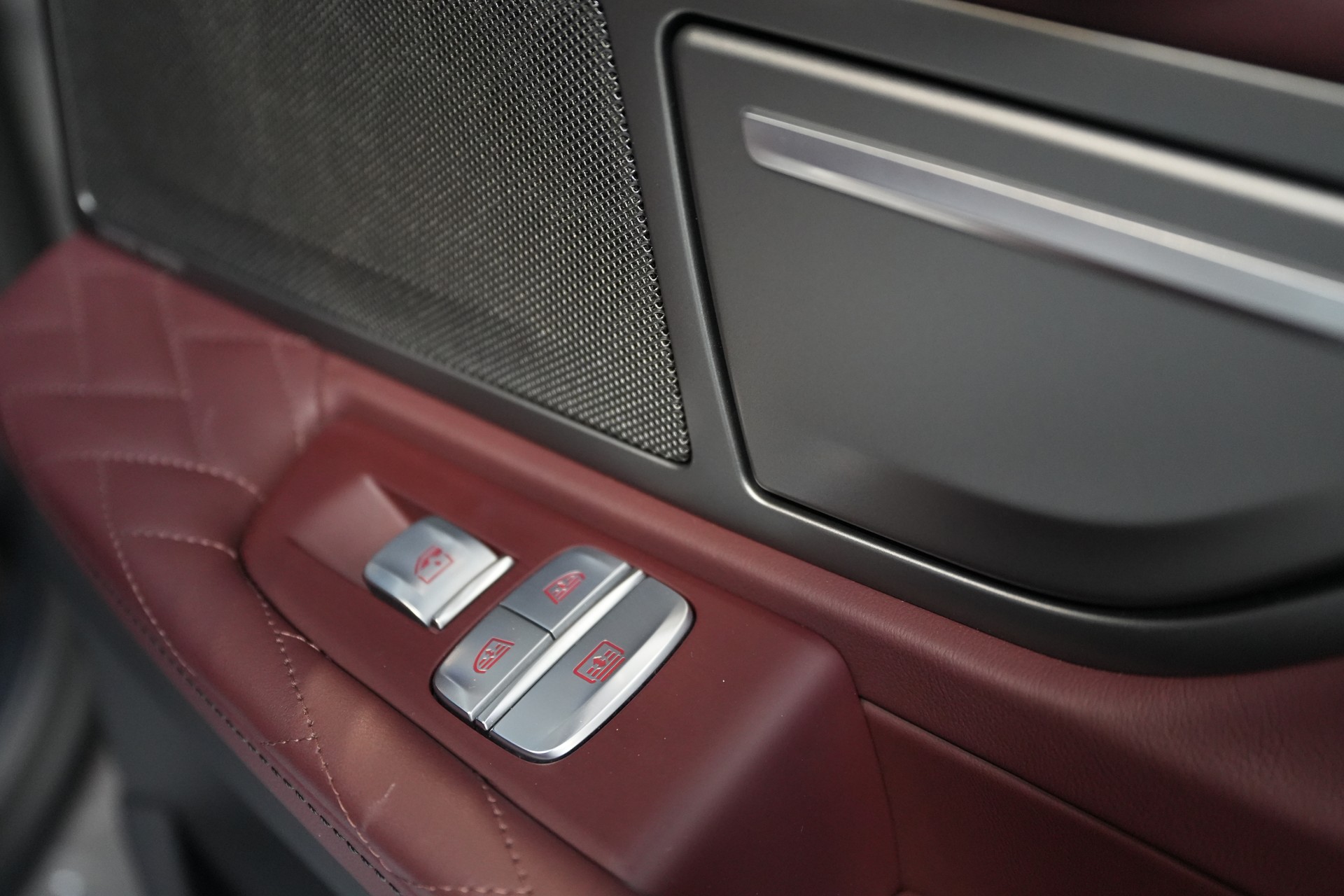 BMW 750i xDrive Steptronic-image-8