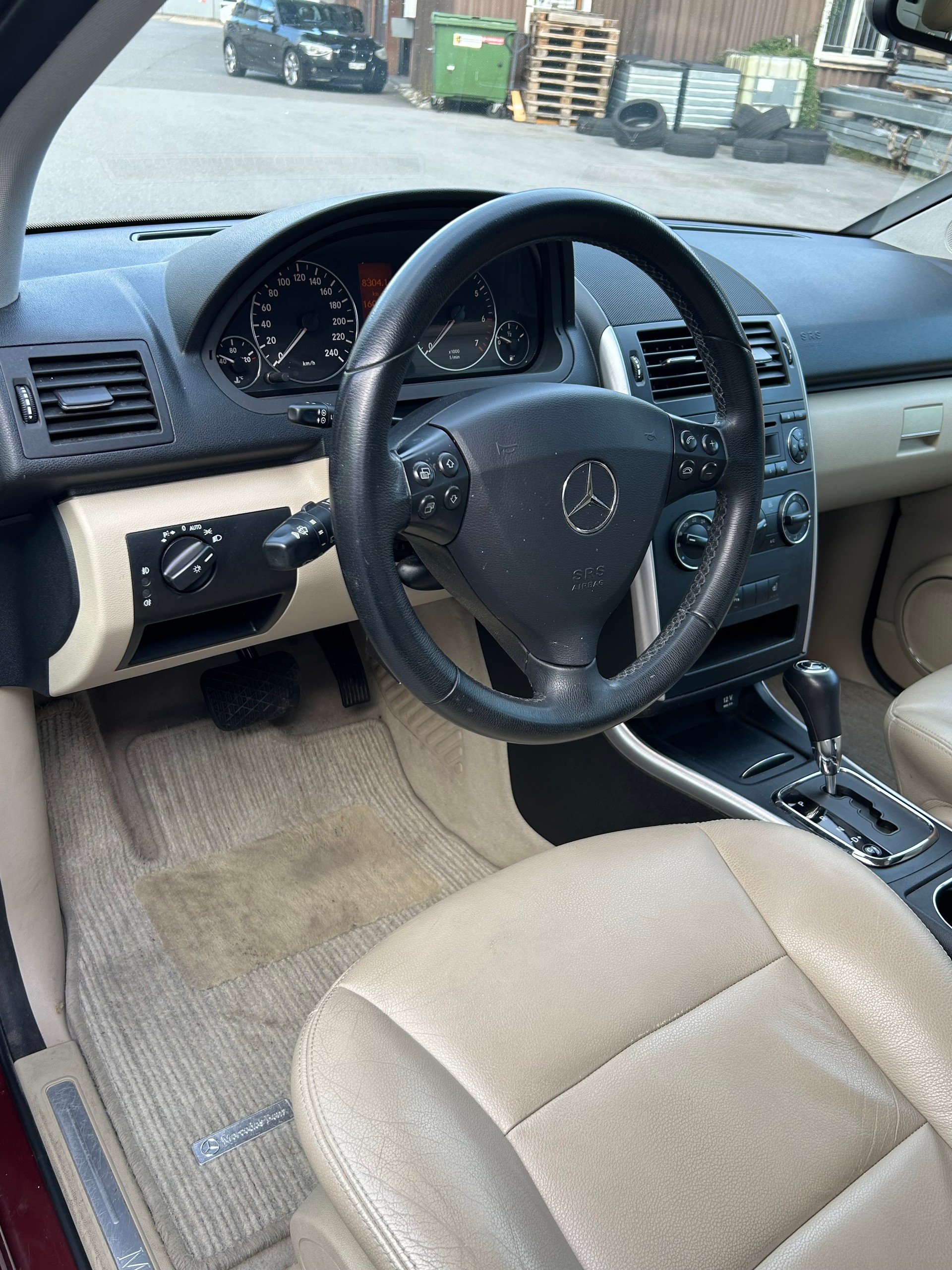 MERCEDES-BENZ A 200 Avantgarde Autotronic-image-5