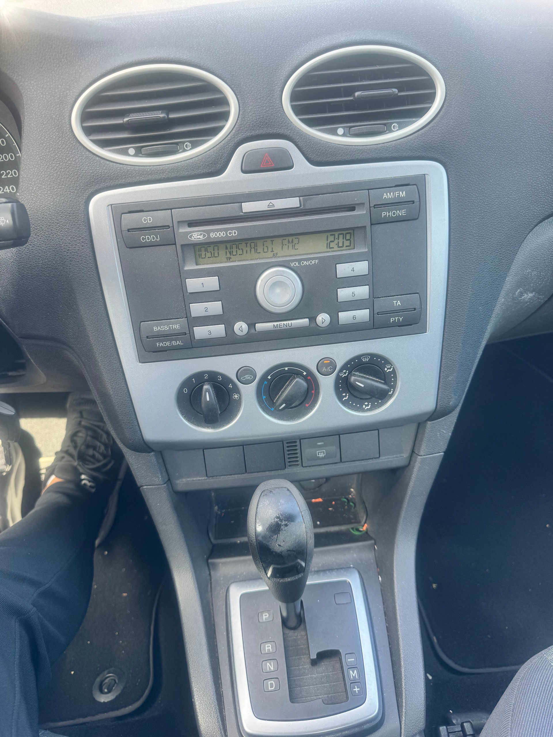 FORD Focus 1.6 TDCi Titanium Automatic-image-6