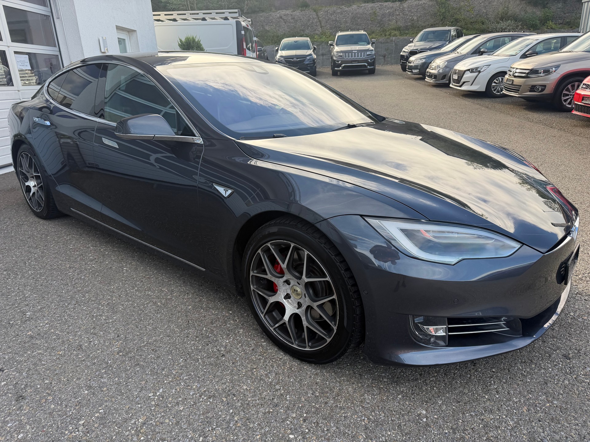 TESLA Model S 90 D Performance-showroom-element-3