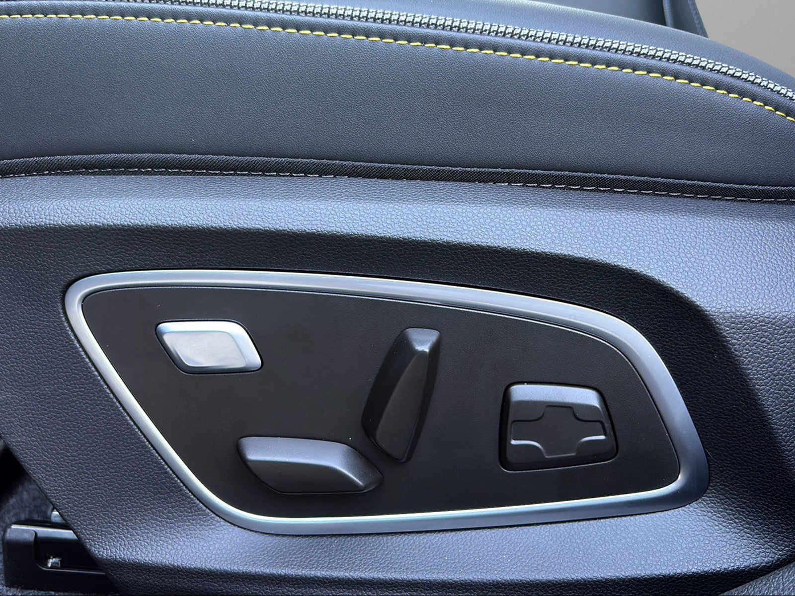 RENAULT Mégane E-TECH EV60 Iconic-image-11