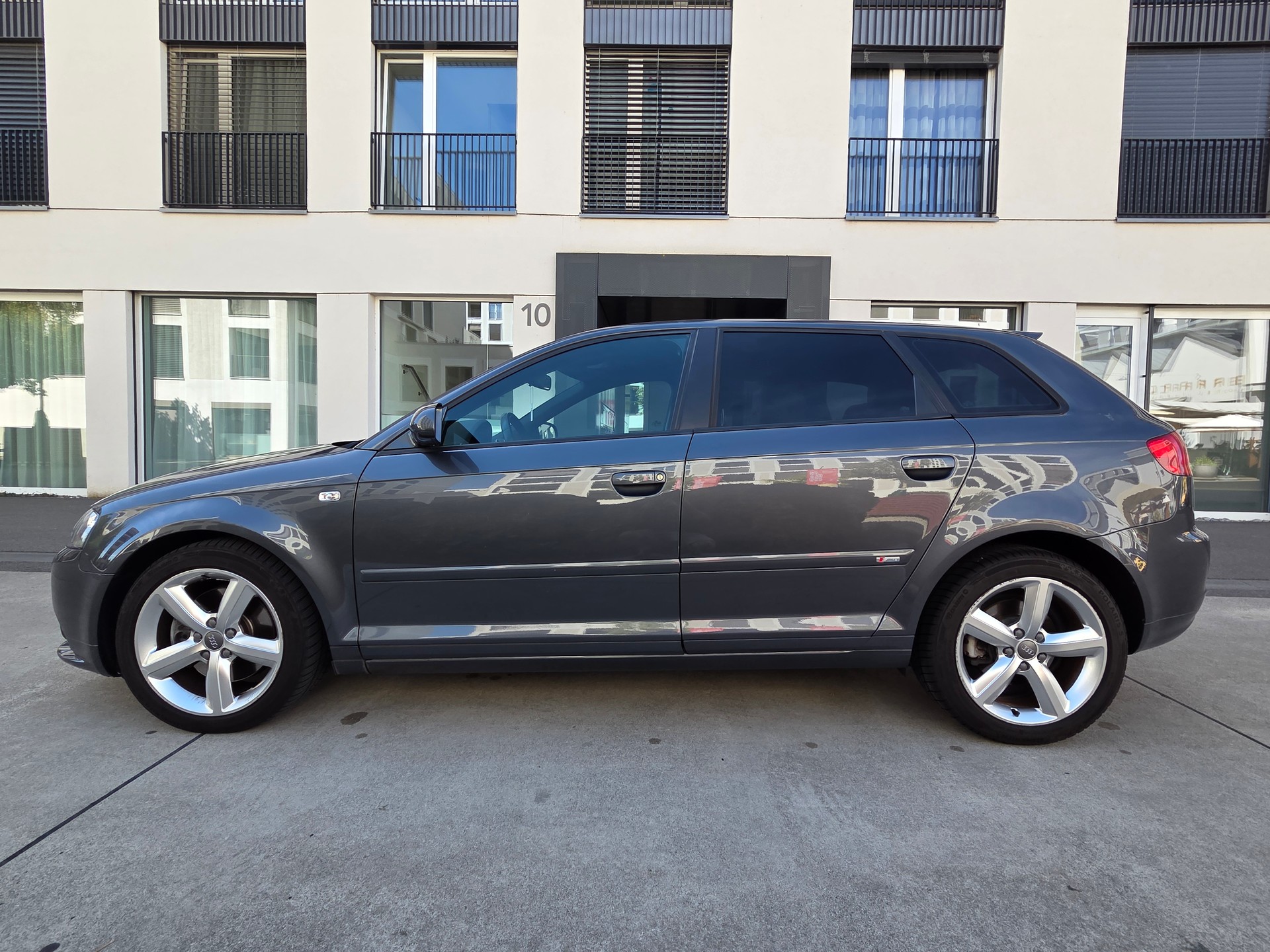 AUDI A3 Sportback 2.0 Turbo FSI Ambition-image-5
