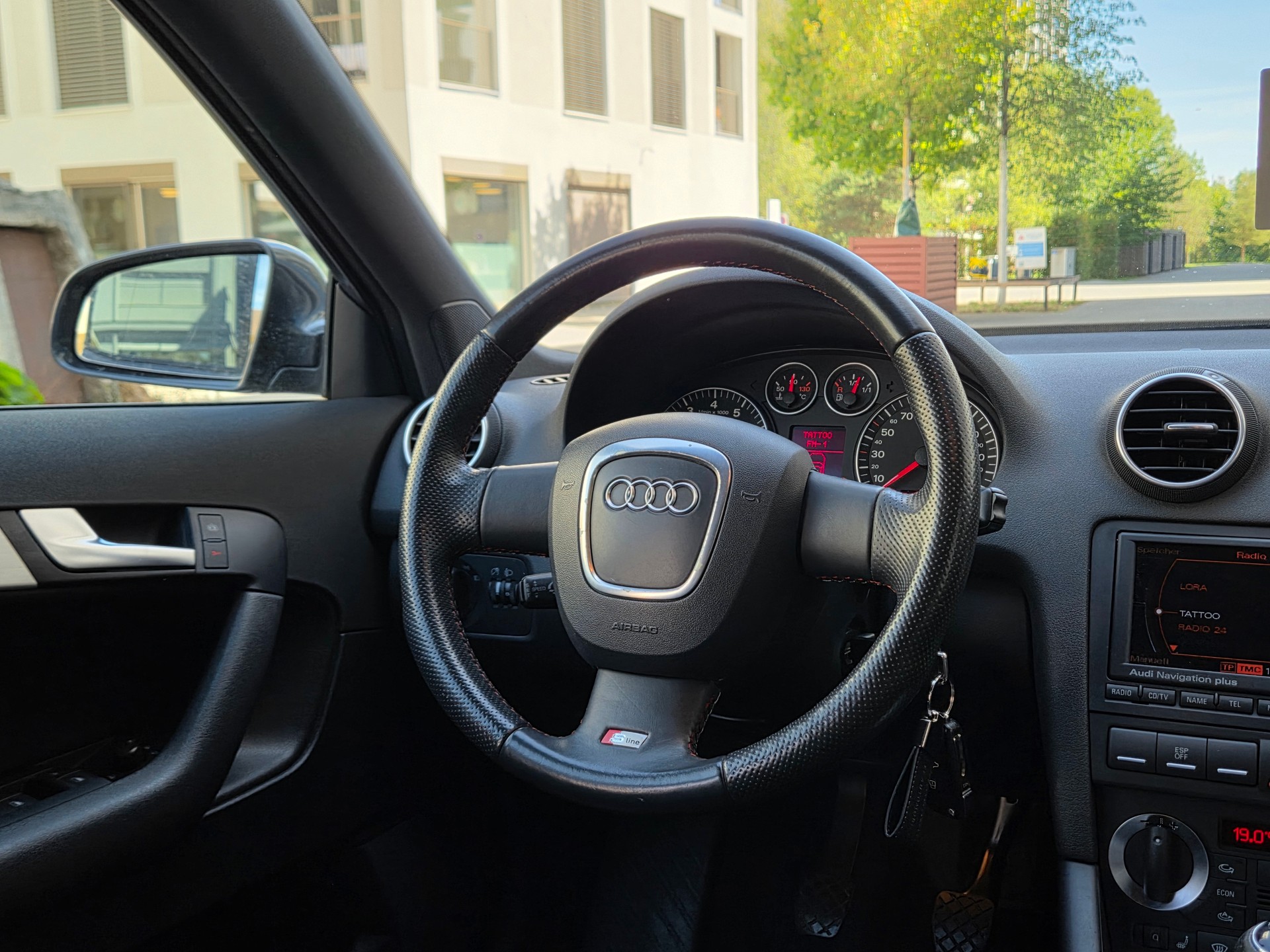 AUDI A3 Sportback 2.0 Turbo FSI Ambition-image-9