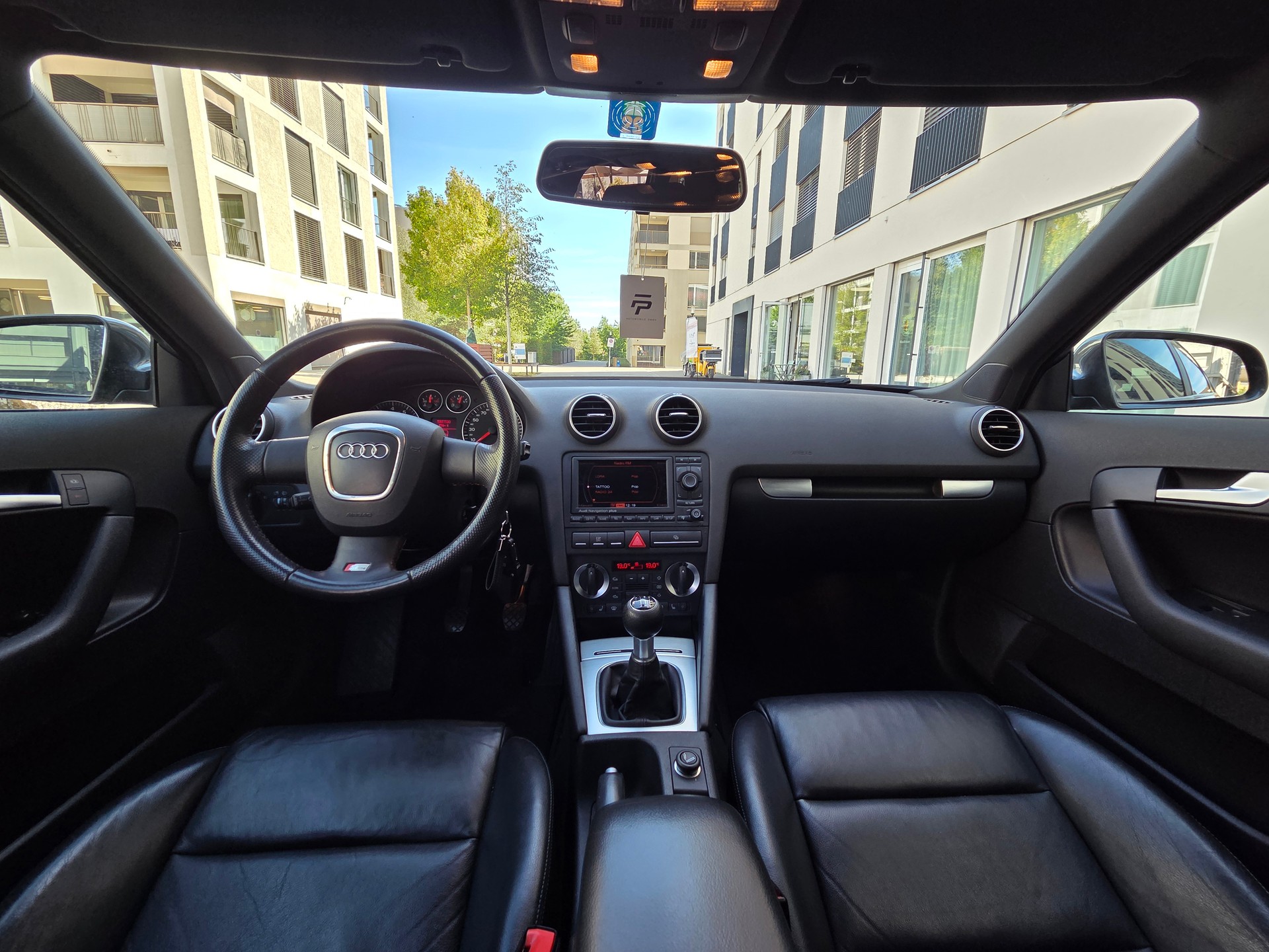 AUDI A3 Sportback 2.0 Turbo FSI Ambition-image-8