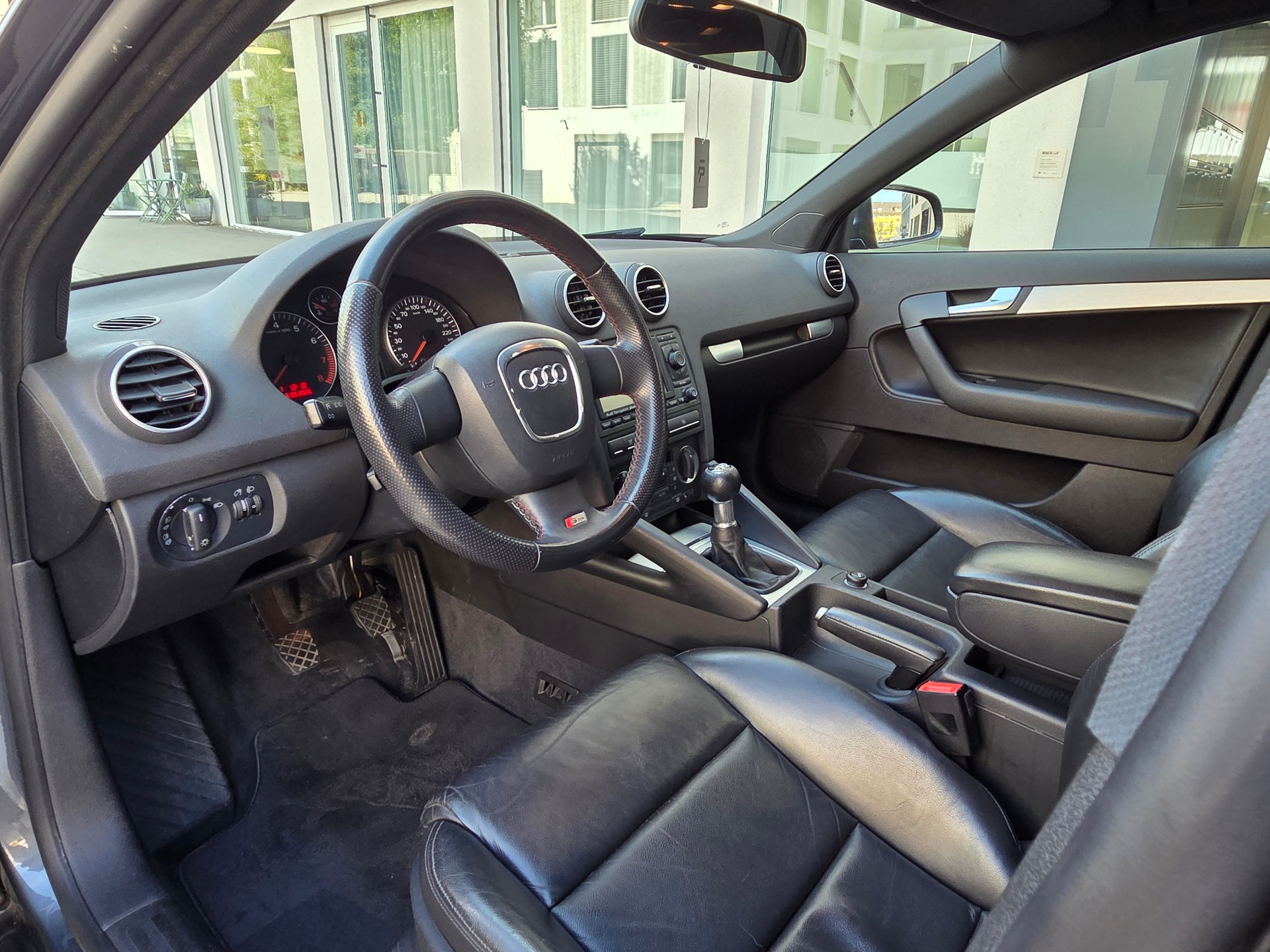 AUDI A3 Sportback 2.0 Turbo FSI Ambition-image-7