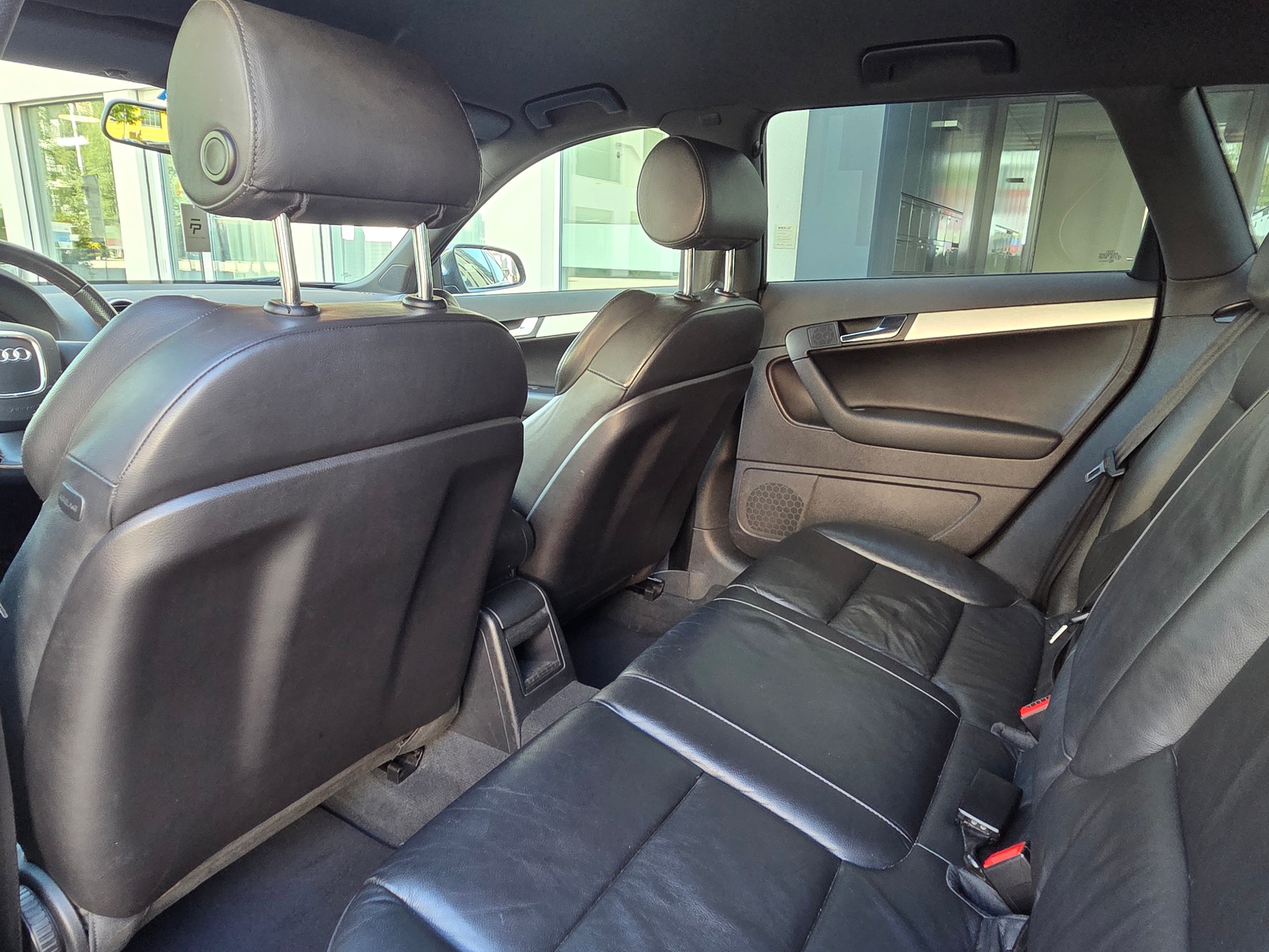 AUDI A3 Sportback 2.0 Turbo FSI Ambition-image-13