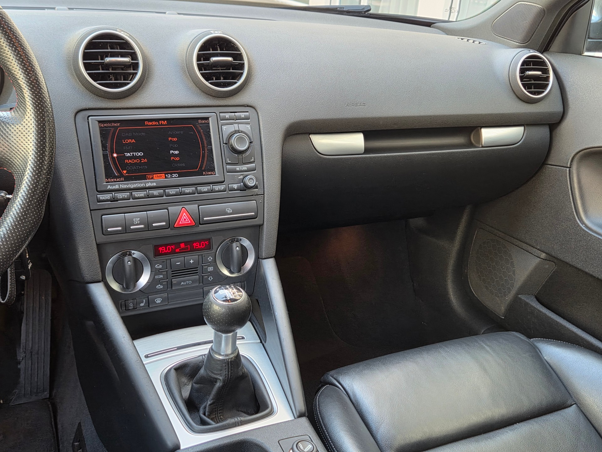 AUDI A3 Sportback 2.0 Turbo FSI Ambition-image-11