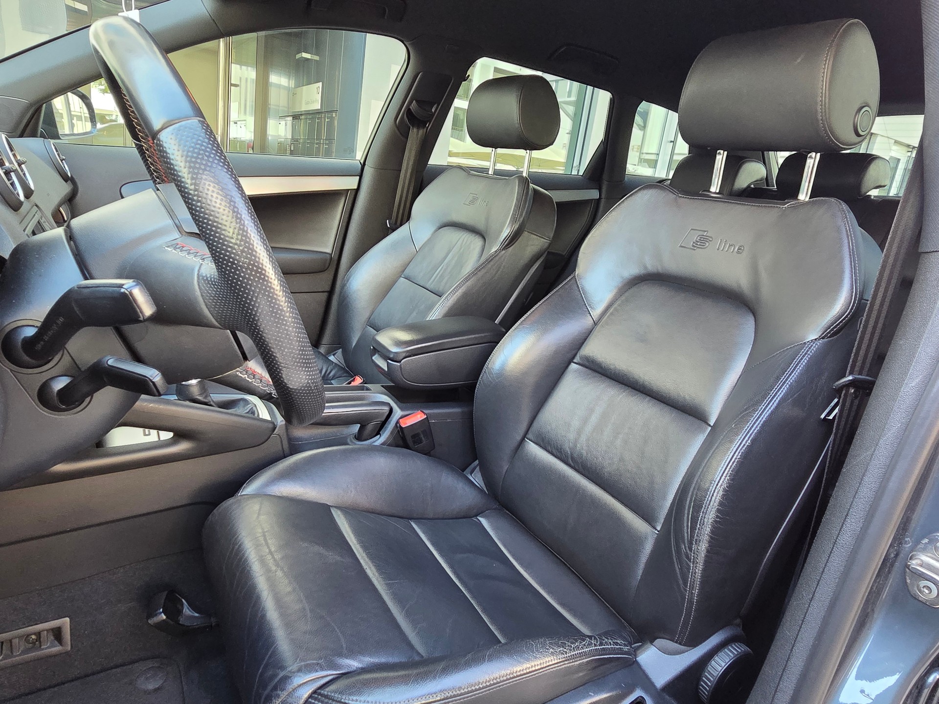 AUDI A3 Sportback 2.0 Turbo FSI Ambition-image-12