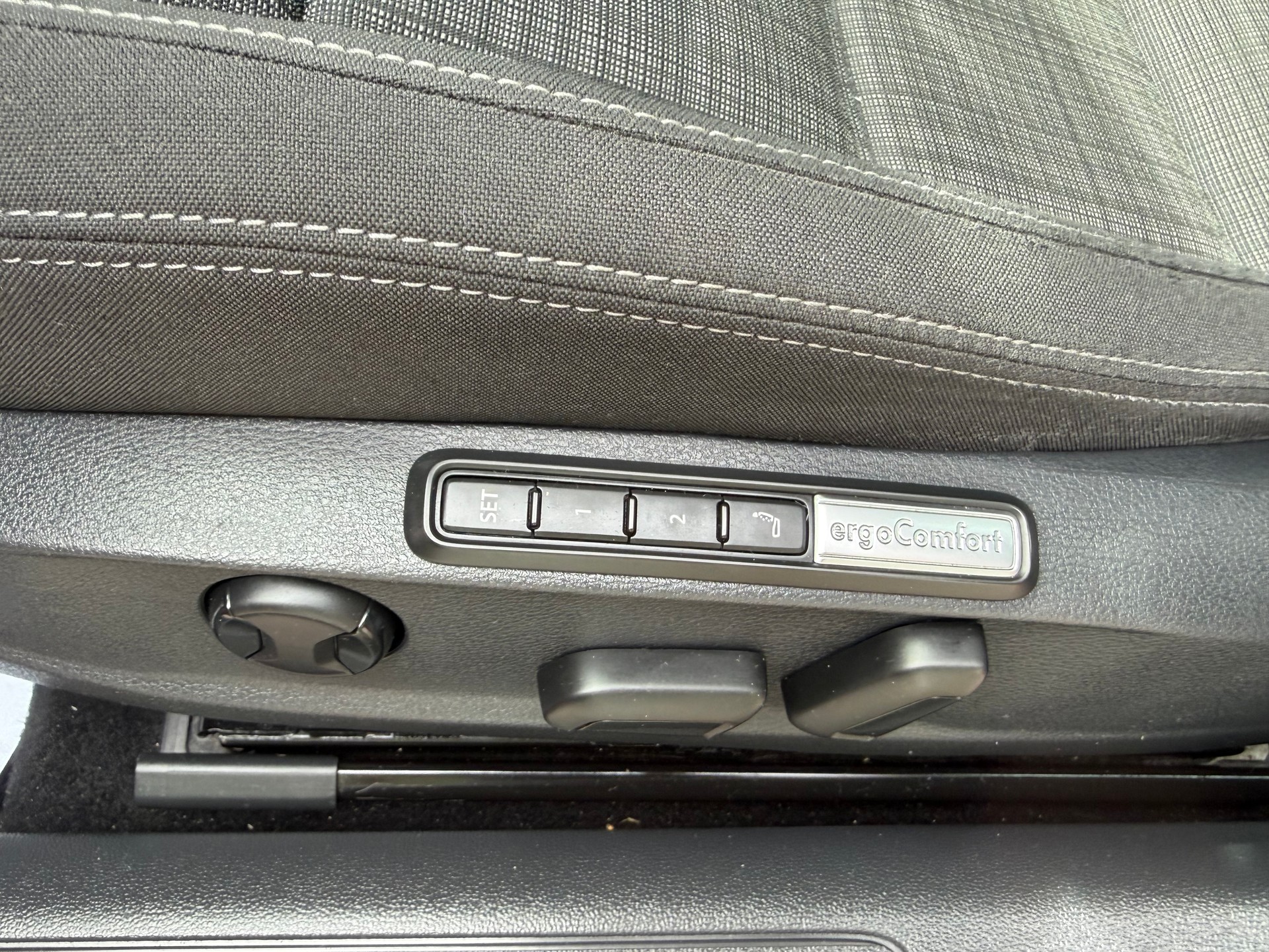VW Passat 2.0 TDI BMT Business 4Motion DSG * Gr. Navi * LED * Klima-auto * PDC V&H * RF-Kamera * Tempomat * Ab MFK-image-9