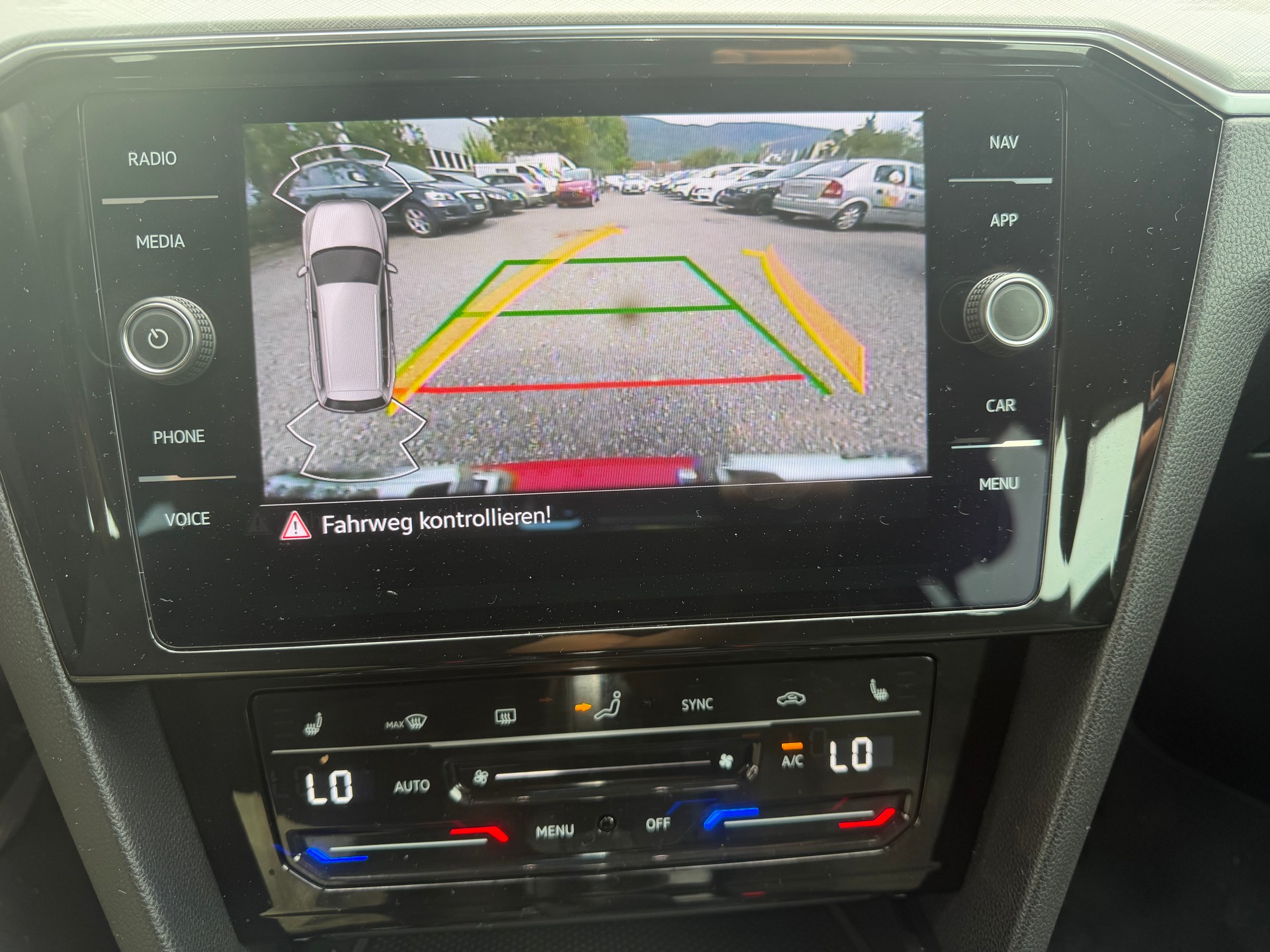 VW Passat 2.0 TDI BMT Business 4Motion DSG * Gr. Navi * LED * Klima-auto * PDC V&H * RF-Kamera * Tempomat * Ab MFK-image-8