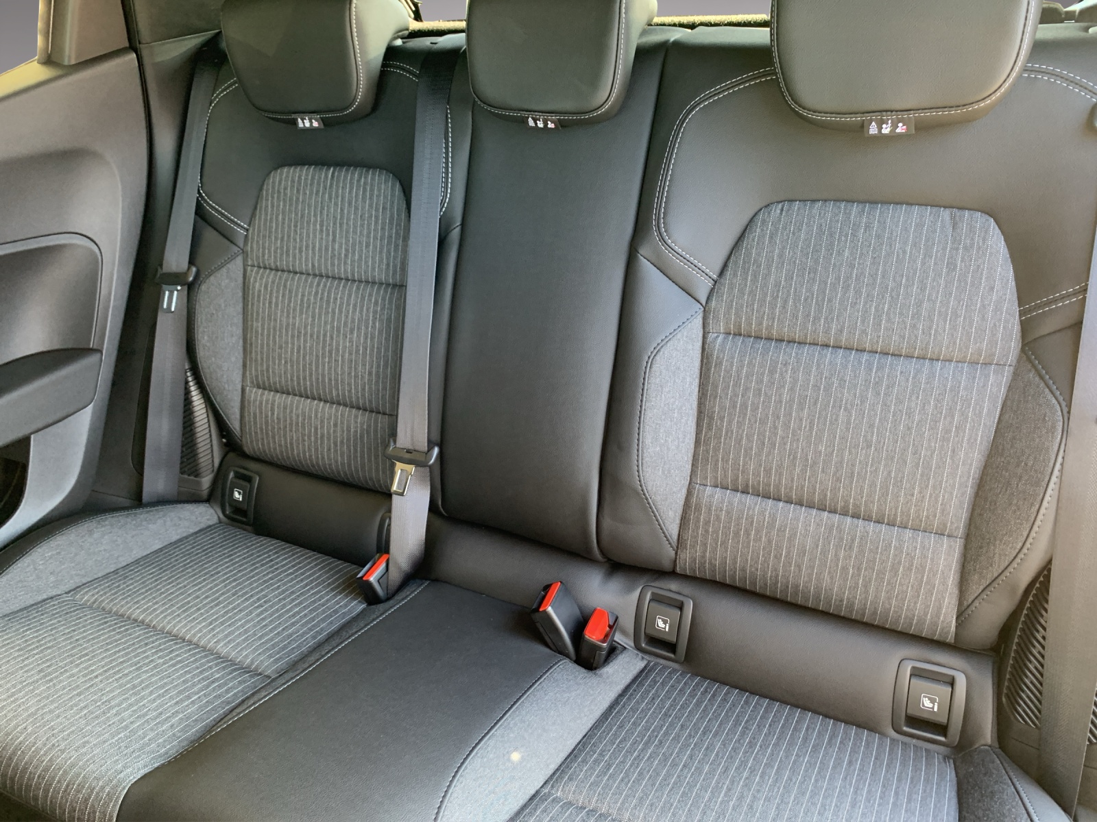MITSUBISHI Colt 1.6 HEV Instyle-image-6