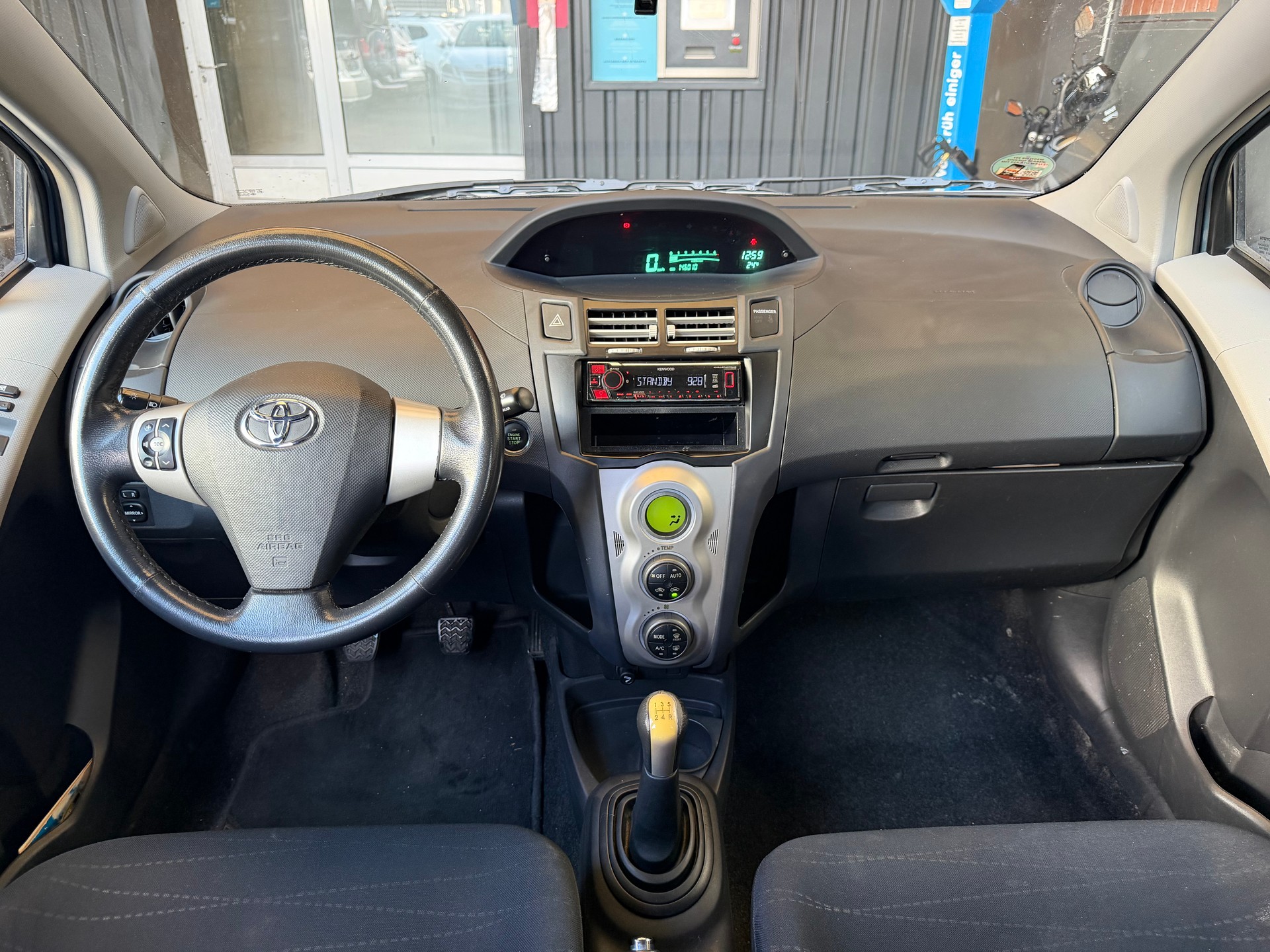 TOYOTA Yaris 1.3 Linea Luna-image-4