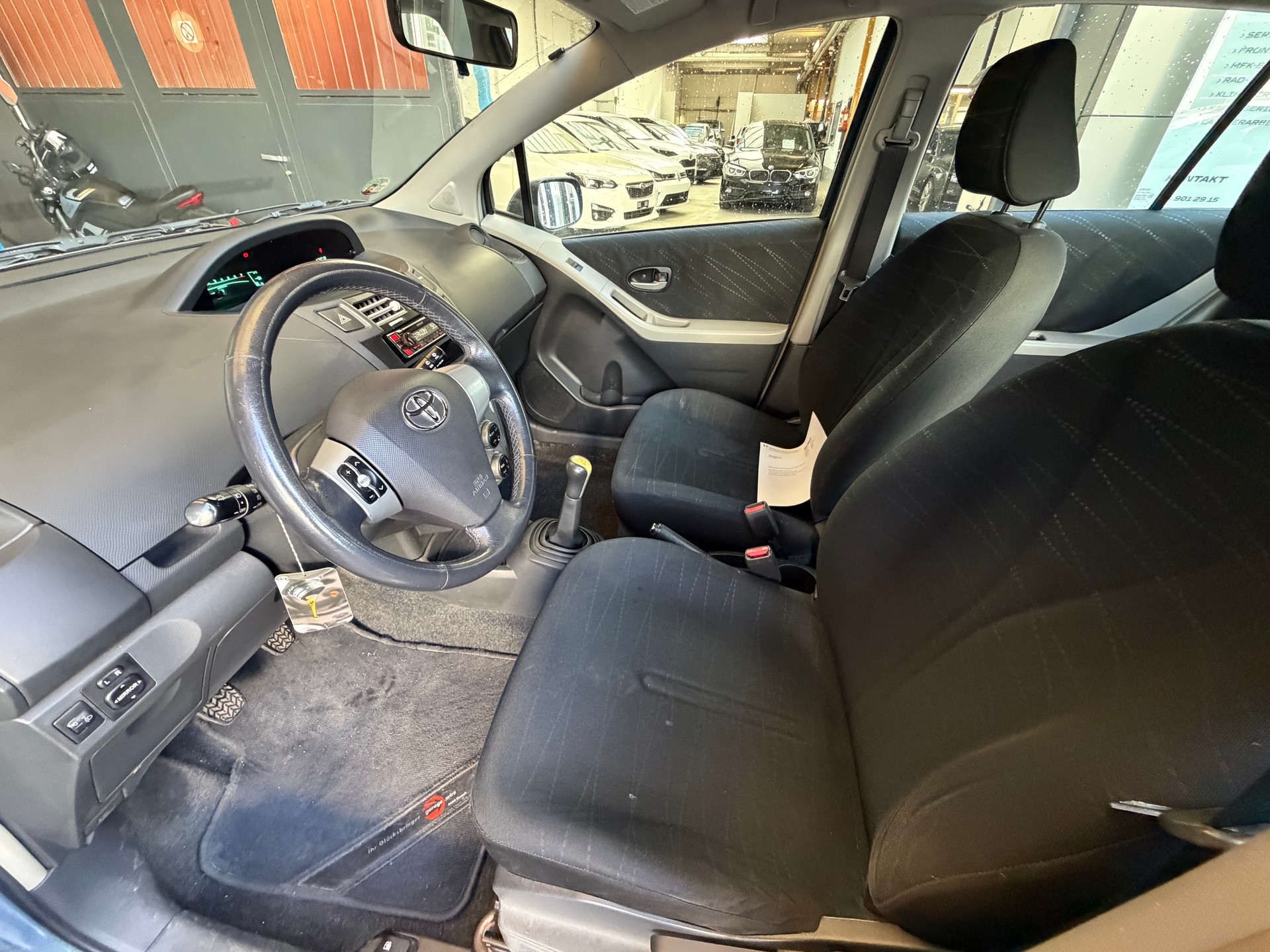 TOYOTA Yaris 1.3 Linea Luna-image-7