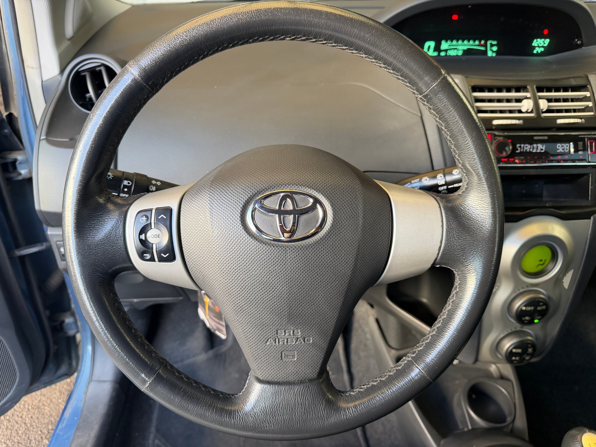 TOYOTA Yaris 1.3 Linea Luna-image-6