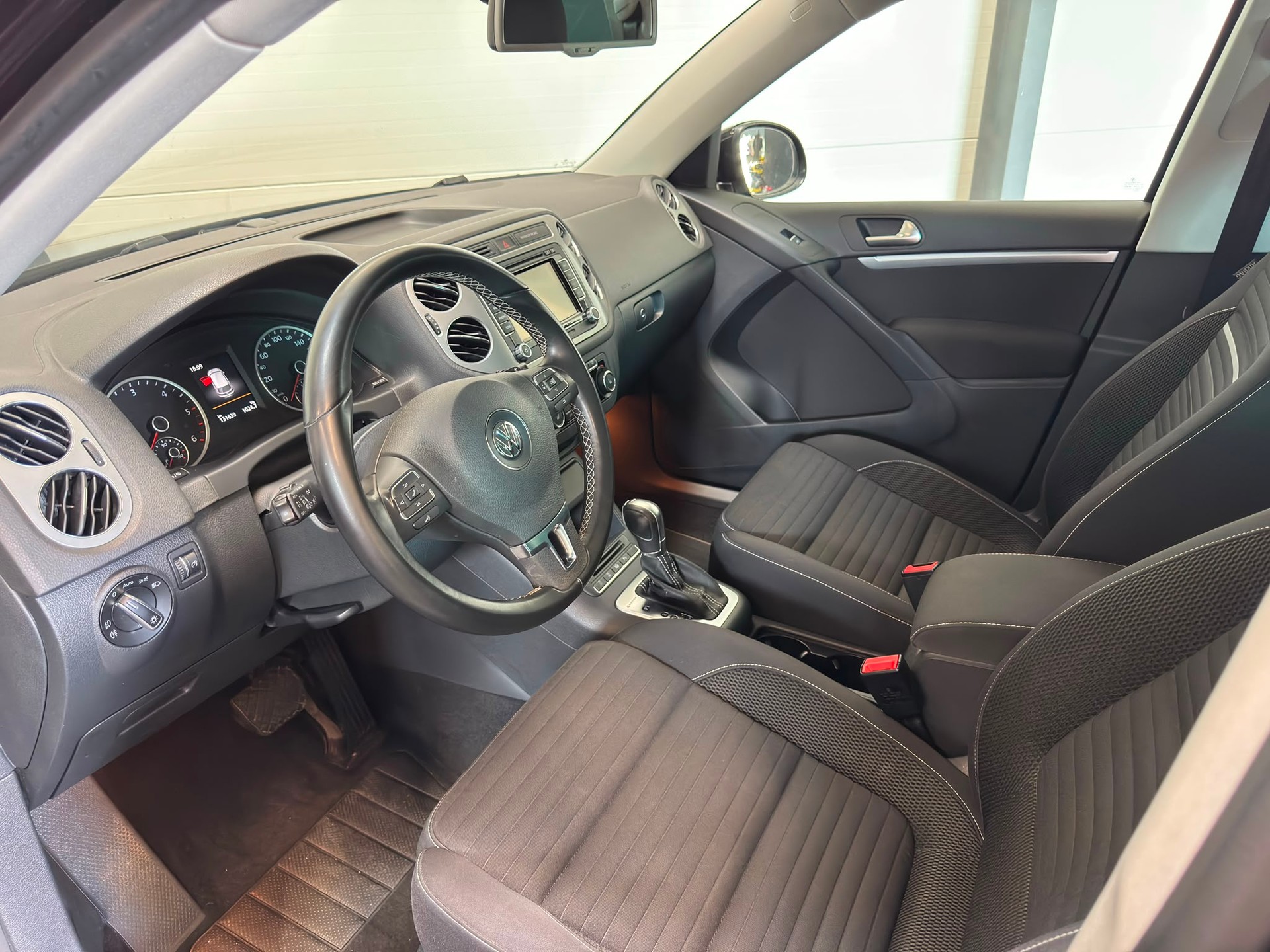 VW Tiguan 2.0 TDI BMT Cup R-Line DSG-image-15