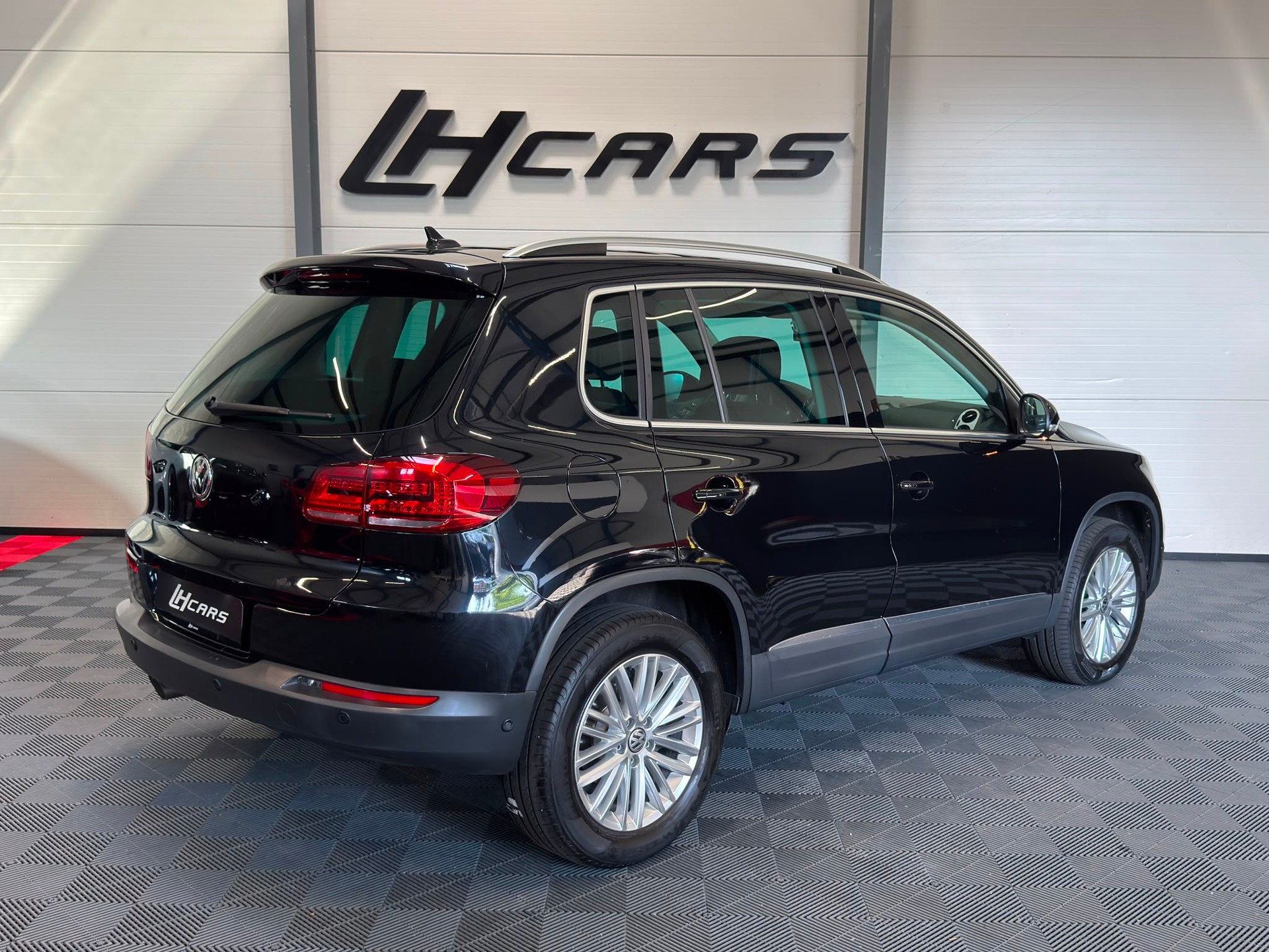 VW Tiguan 2.0 TDI BMT Cup R-Line DSG-image-3