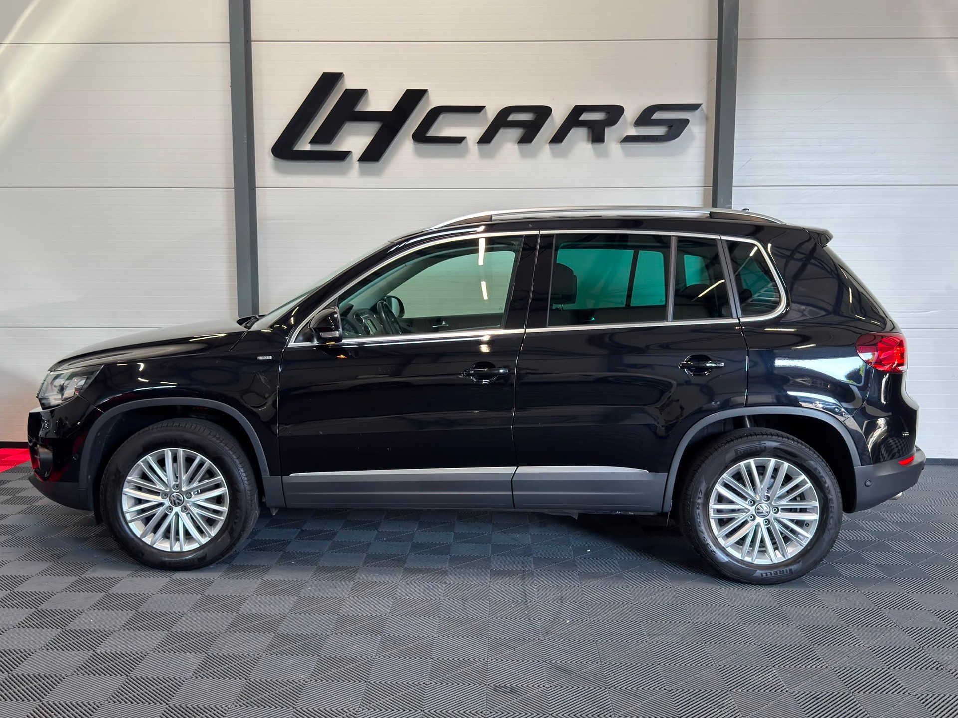 VW Tiguan 2.0 TDI BMT Cup R-Line DSG-image-1