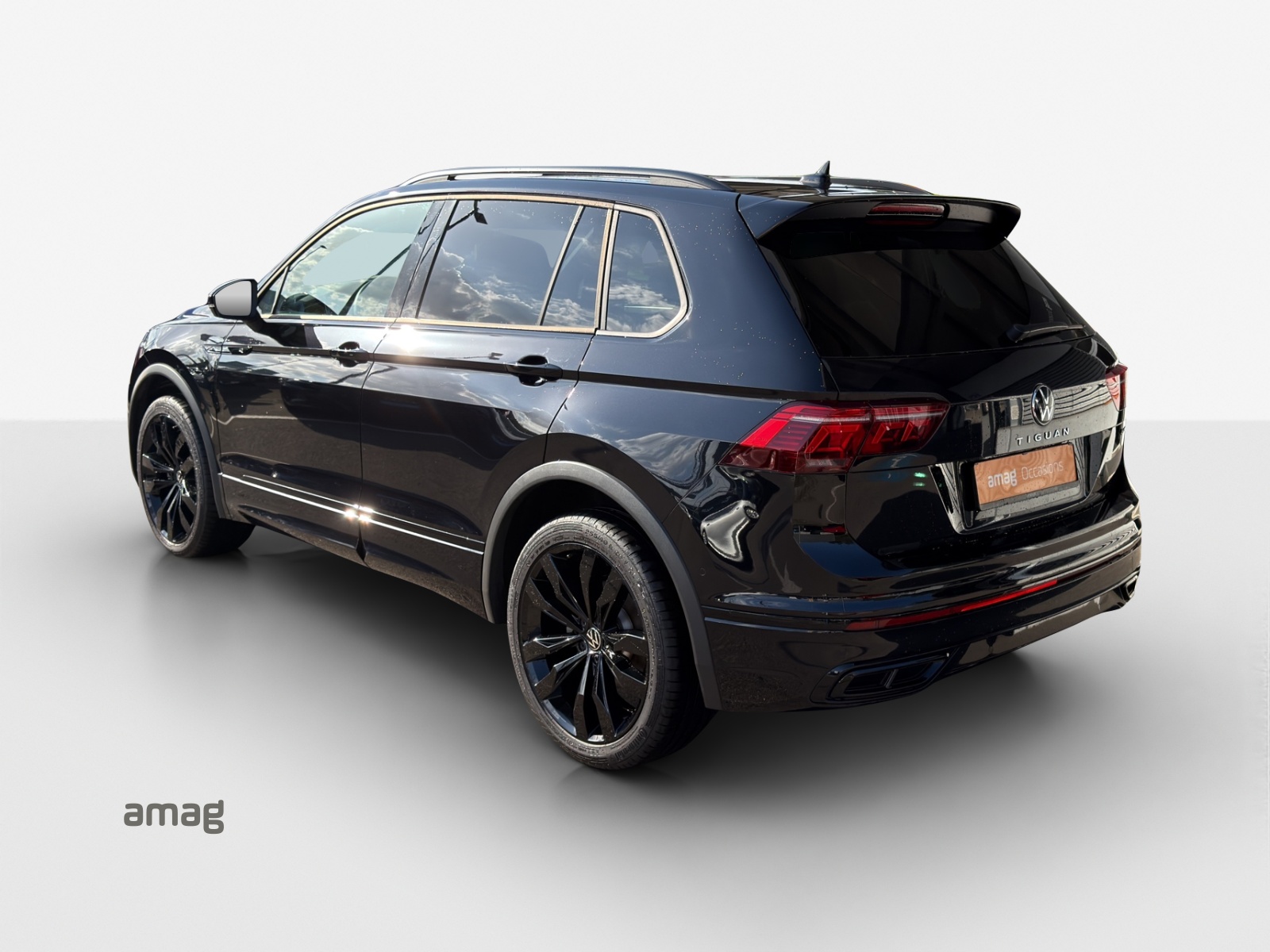 VW Tiguan 2.0TSI R-Line 4Motion DSG-image-2