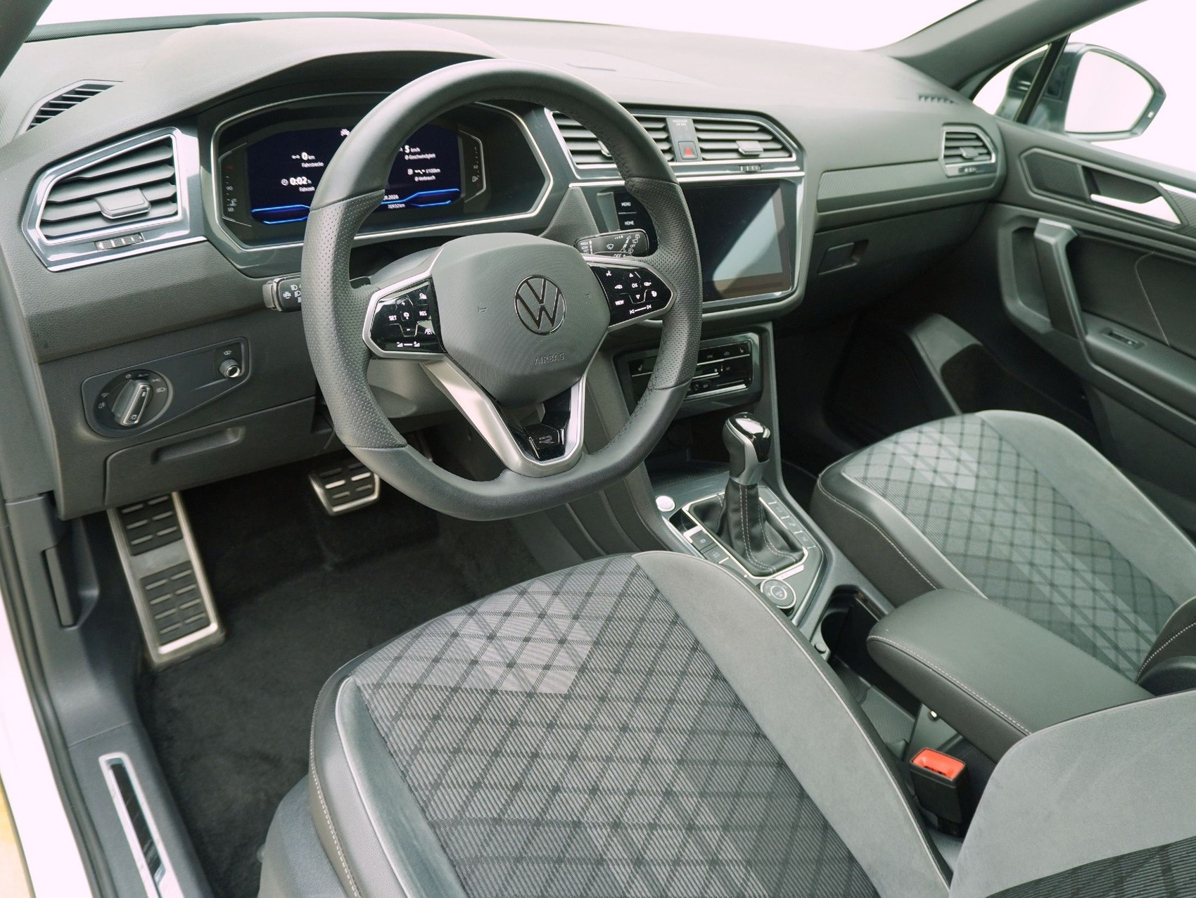 VW Tiguan Allspace 2.0 TSI DSG R-Line Black Style 4Motion-image-9