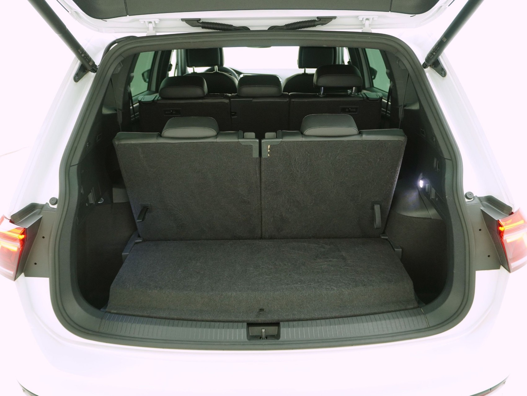 VW Tiguan Allspace 2.0 TSI DSG R-Line Black Style 4Motion-image-13