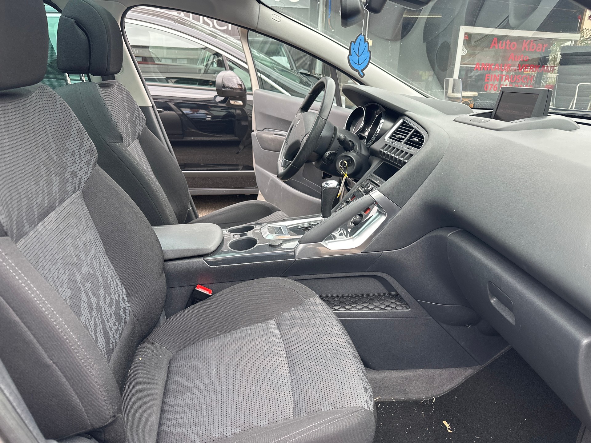 PEUGEOT 3008 1.6 16V T Sport Pack Tiptronic-image-11