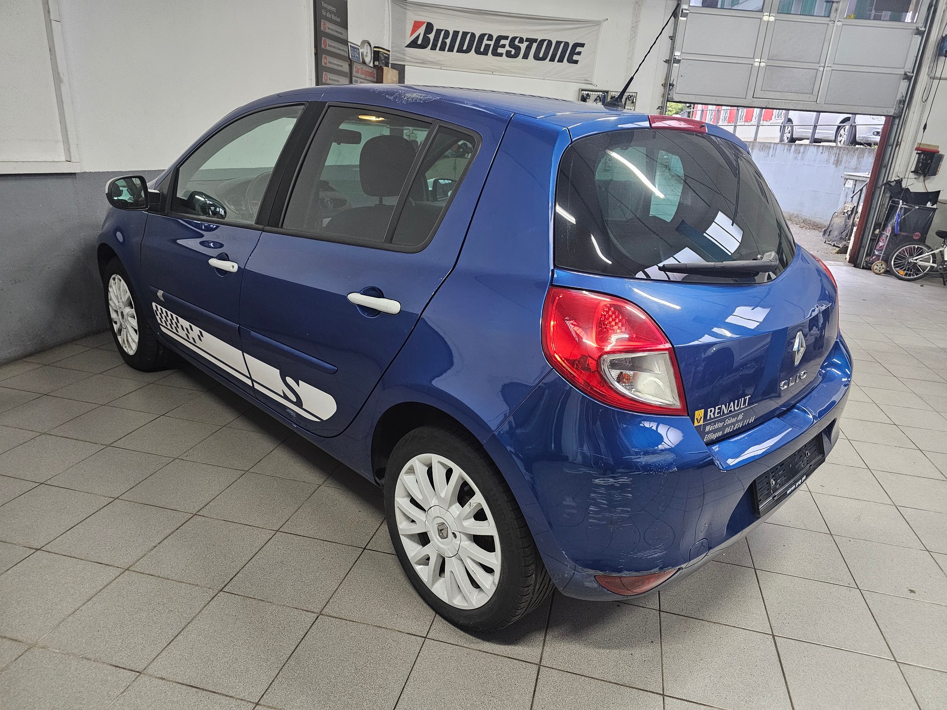 RENAULT Clio 1.2 16V Turbo 20th Edition-image-5
