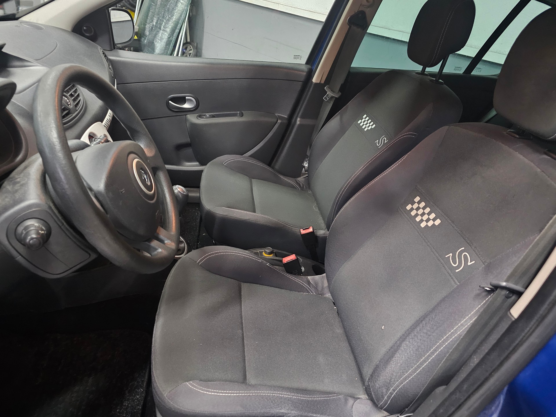RENAULT Clio 1.2 16V Turbo 20th Edition-image-2