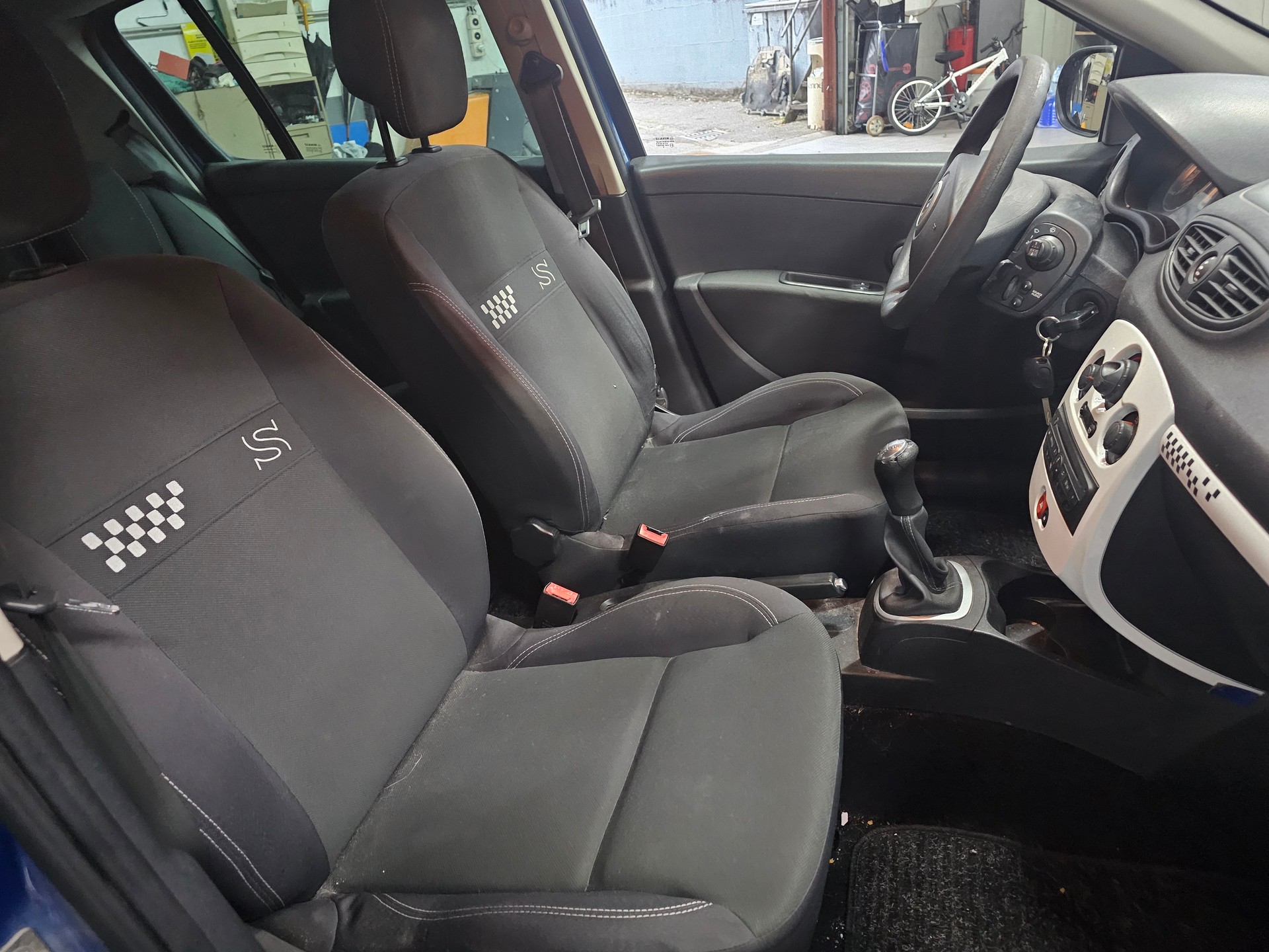 RENAULT Clio 1.2 16V Turbo 20th Edition-image-3