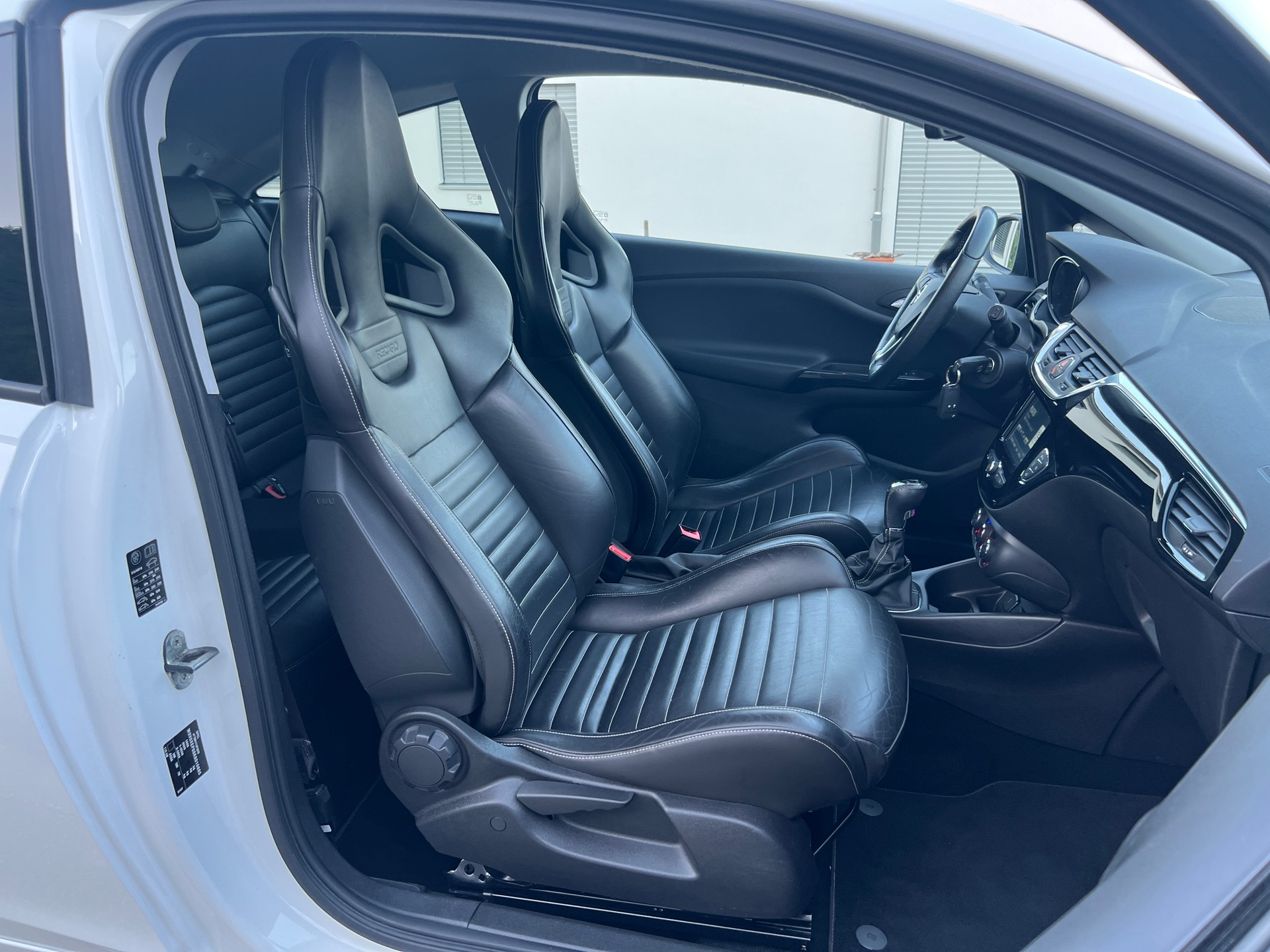 OPEL Corsa 1.4 Turbo GSi 150 PS * LEDER * Recaro Sportsitze *-image-10