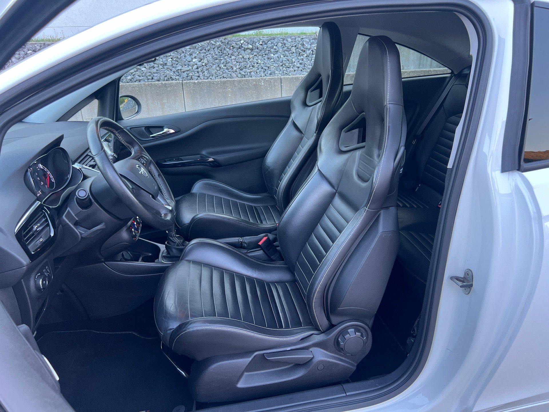 OPEL Corsa 1.4 Turbo GSi 150 PS * LEDER * Recaro Sportsitze *-image-9