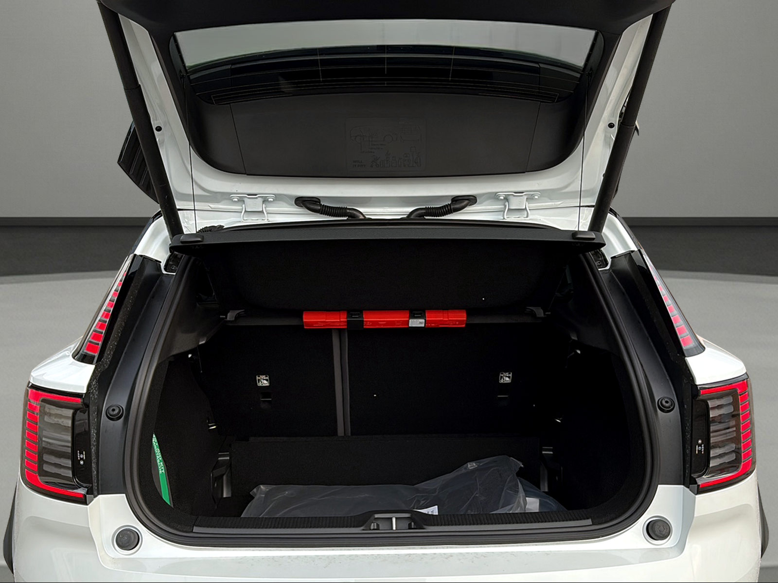 VOLVO EX30 Cross Country P8 69 kWh AWD Ultra-image-8