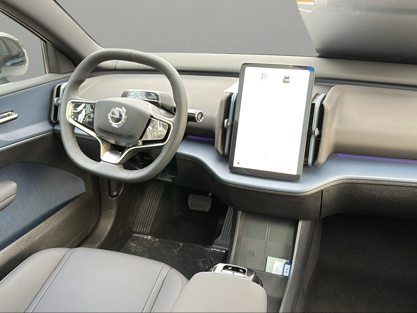 VOLVO EX30 Cross Country P8 69 kWh AWD Ultra-image-15