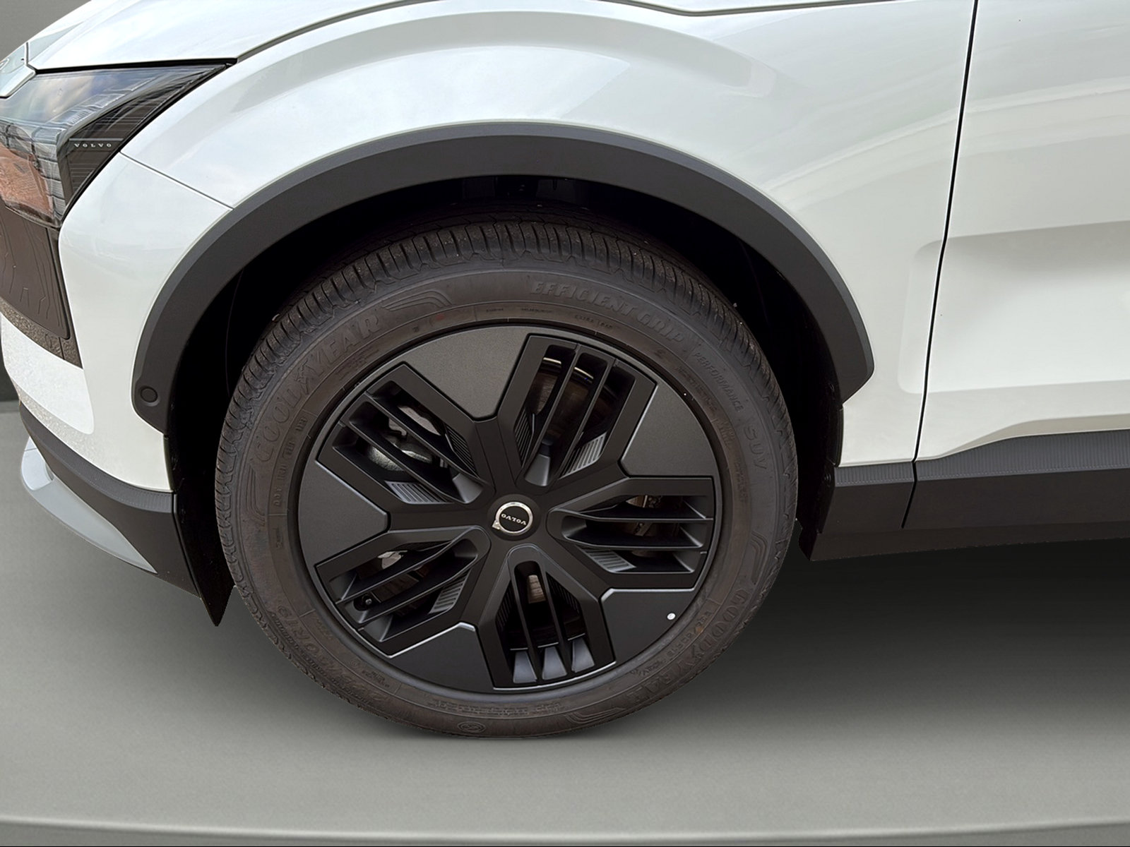 VOLVO EX30 Cross Country P8 69 kWh AWD Ultra-image-2