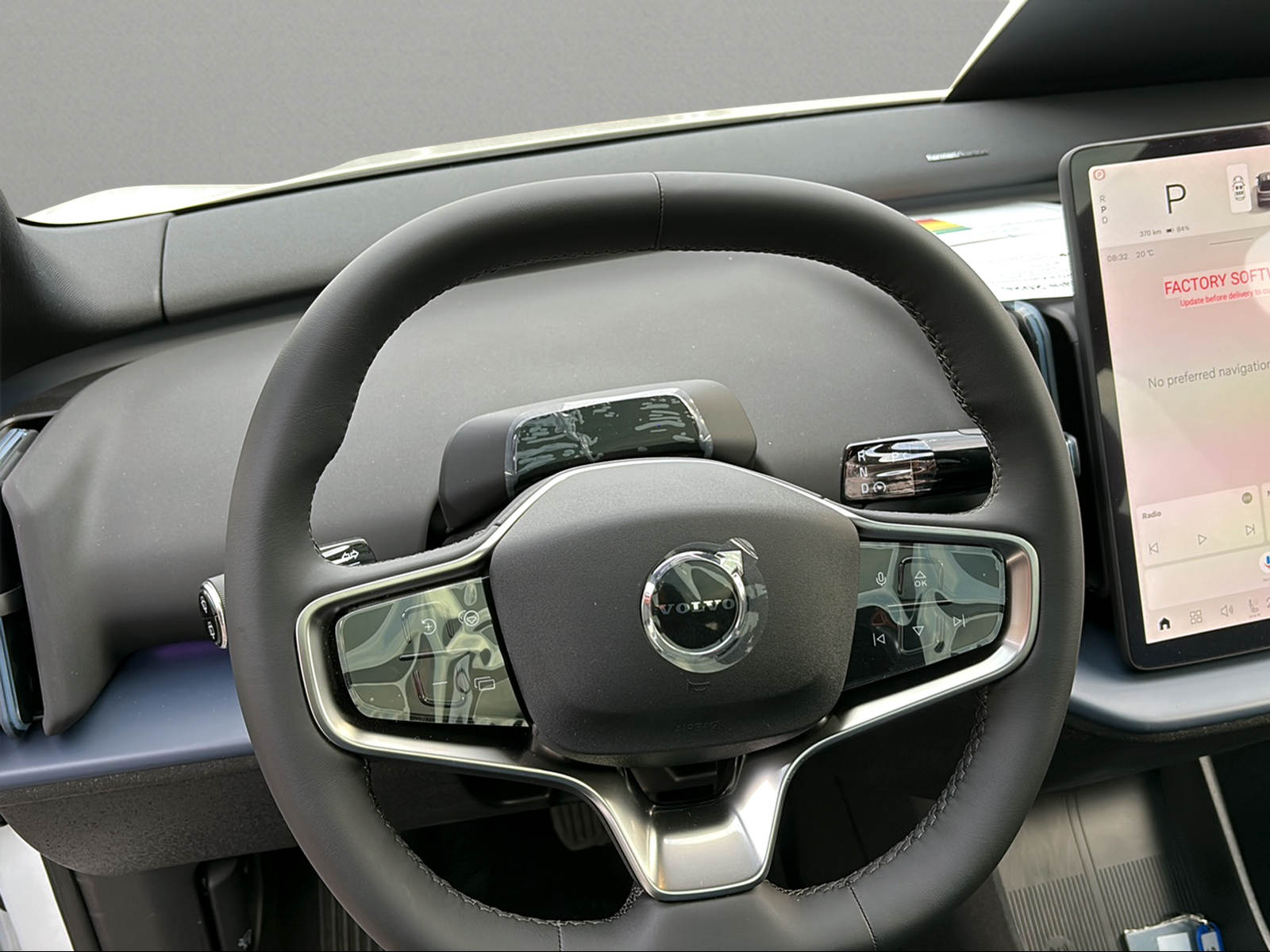 VOLVO EX30 Cross Country P8 69 kWh AWD Ultra-image-11
