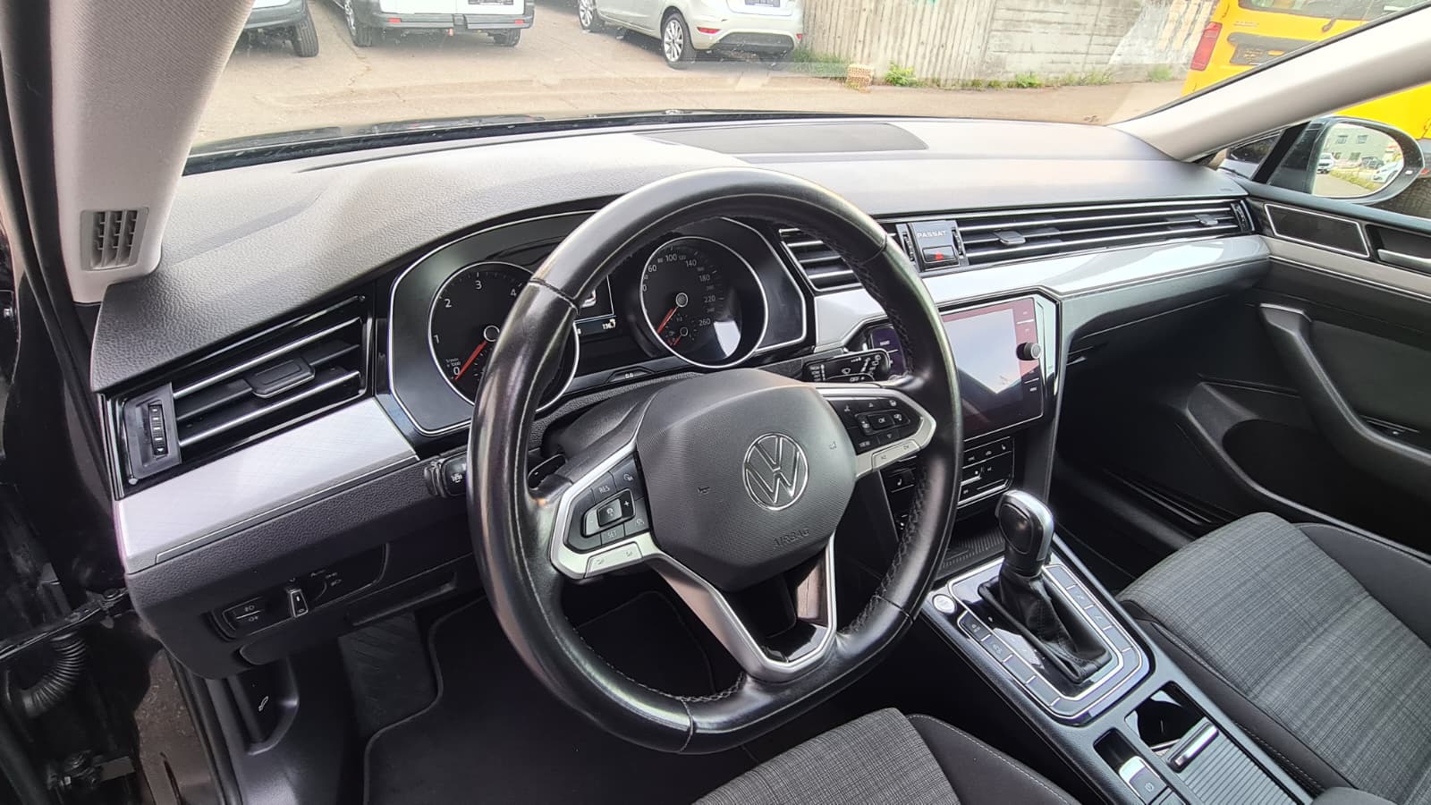 VW Passat 2.0 TDI BMT Business DSG ** Gr-Navi **RF-Kamera ** Sitzheizung ** PDC ** Frisch Ab MFK & Service **-image-16