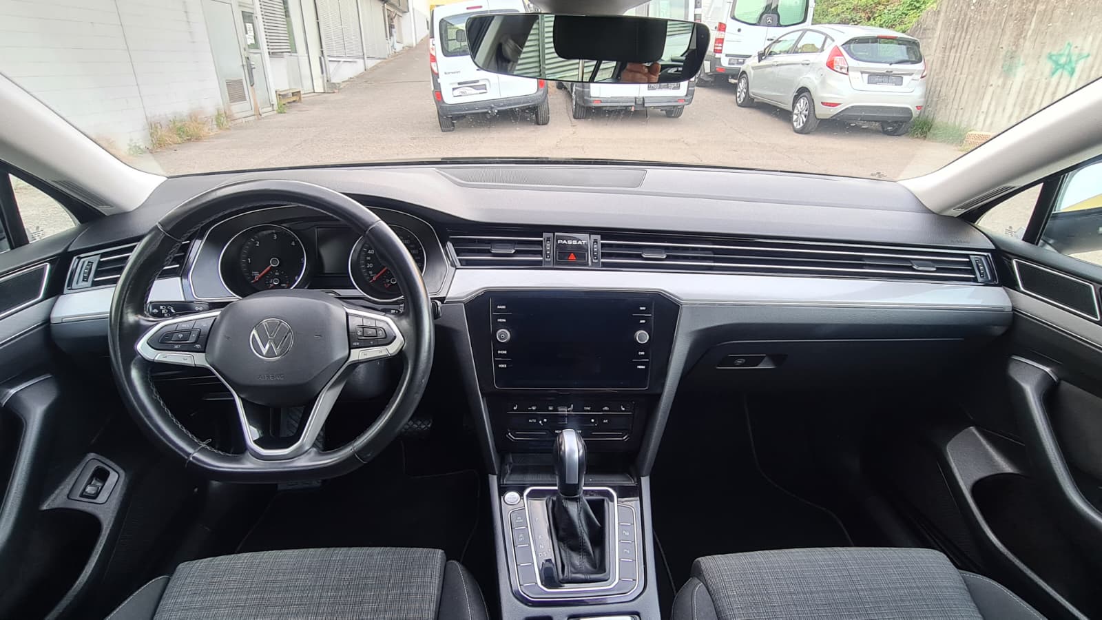 VW Passat 2.0 TDI BMT Business DSG ** Gr-Navi **RF-Kamera ** Sitzheizung ** PDC ** Frisch Ab MFK & Service **-image-15