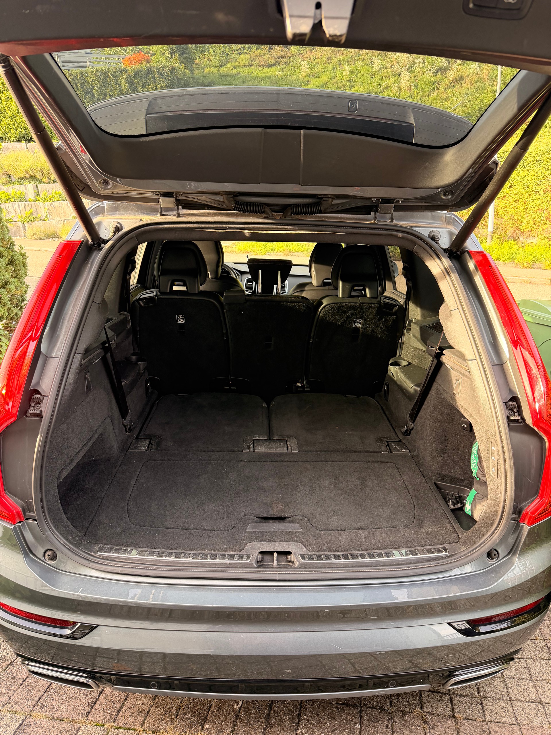 VOLVO 2.0 D5 R-Design 7P. AWD-image-4
