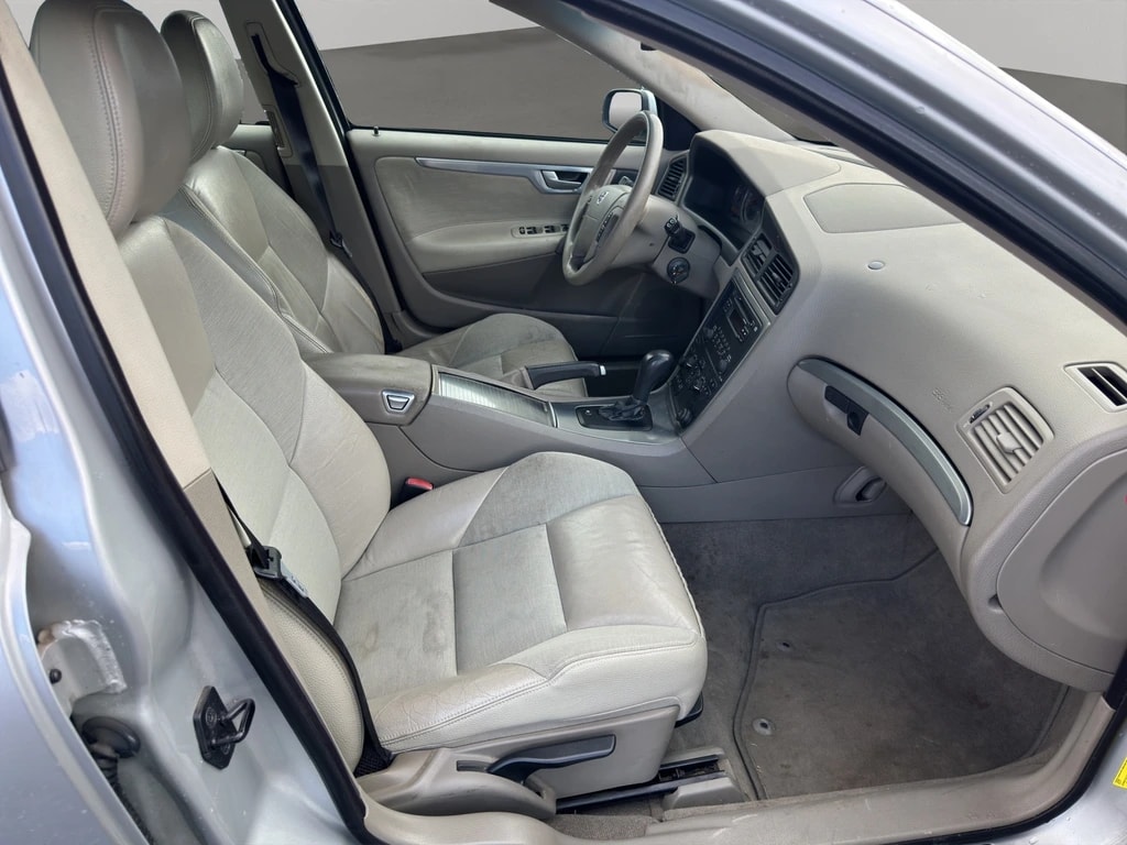VOLVO V70 D5 Momentum-image-9