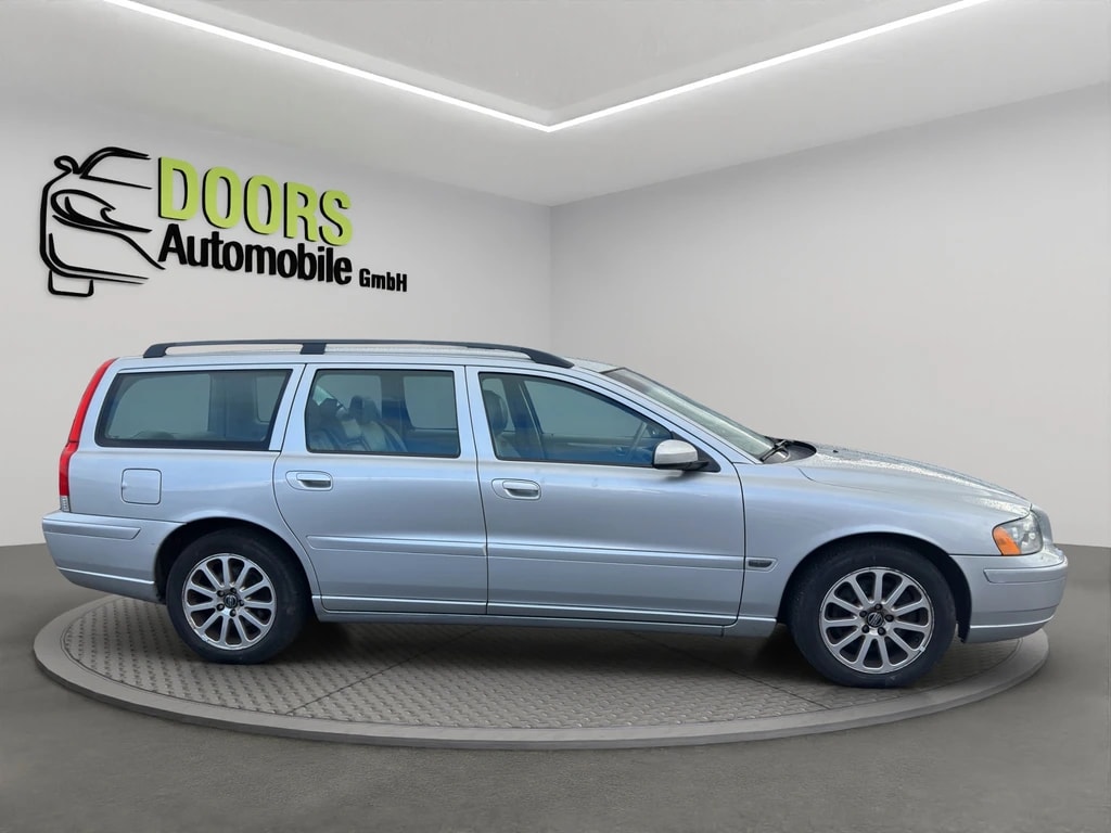 VOLVO V70 D5 Momentum-image-6
