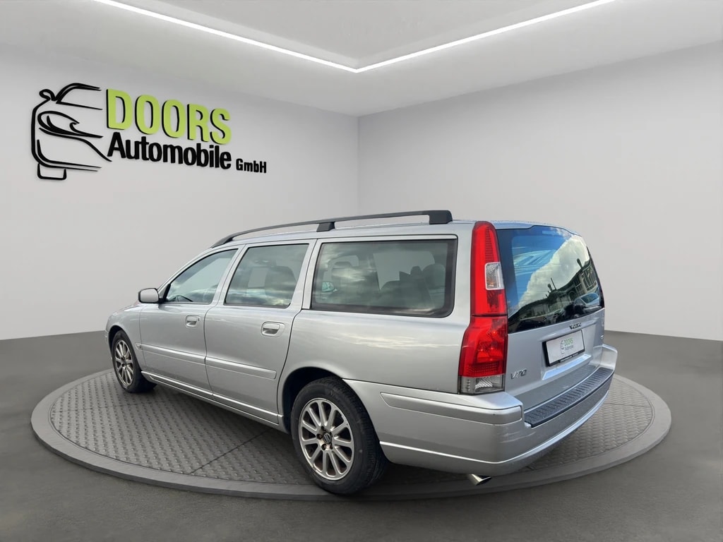 VOLVO V70 D5 Momentum-image-3