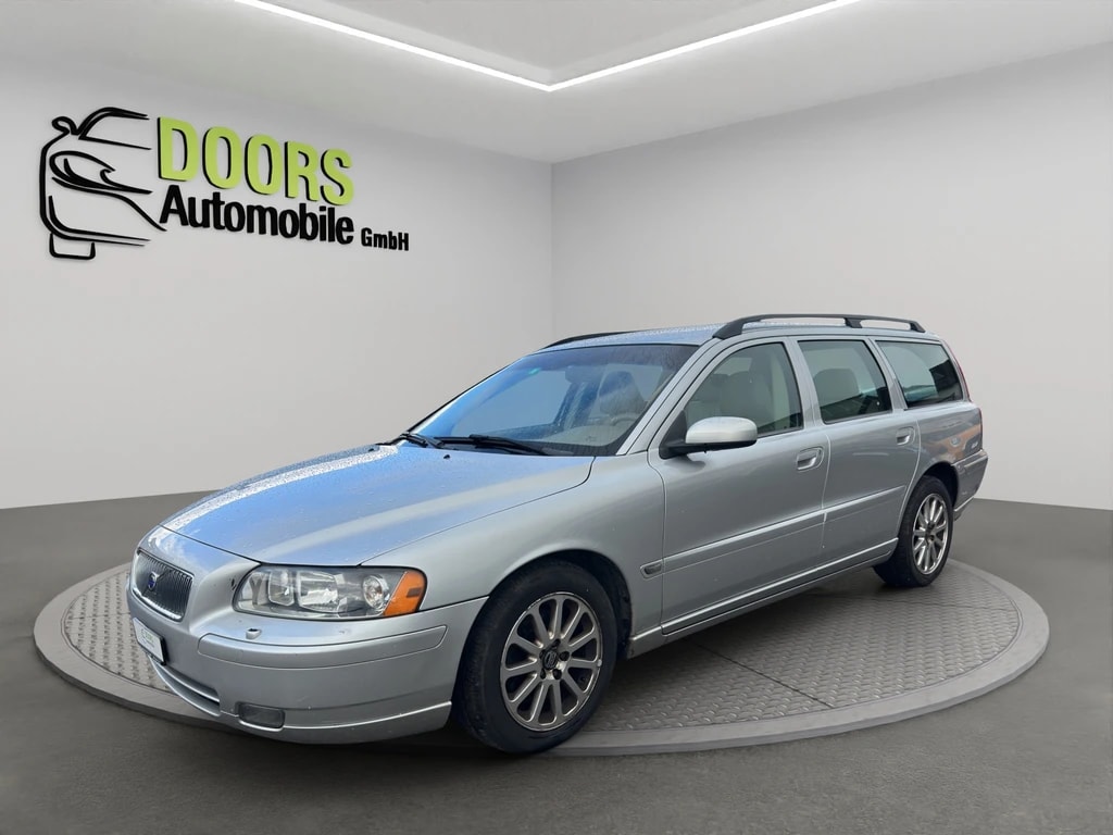 VOLVO V70 D5 Momentum-image-2