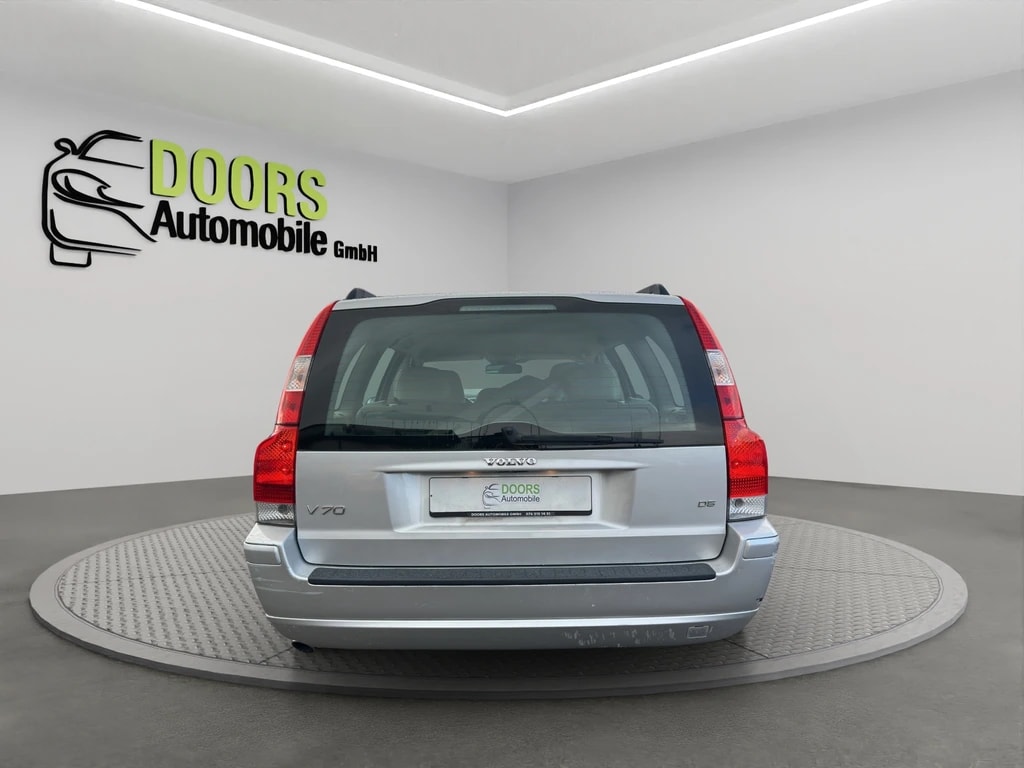 VOLVO V70 D5 Momentum-image-4