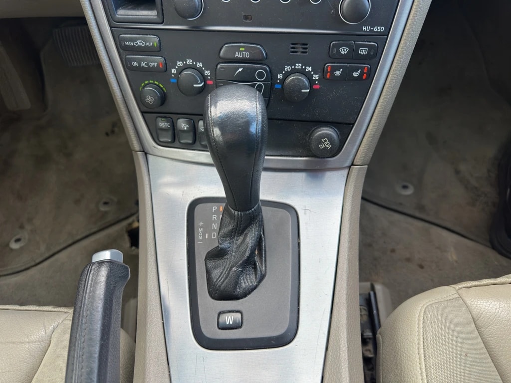 VOLVO V70 D5 Momentum-image-11