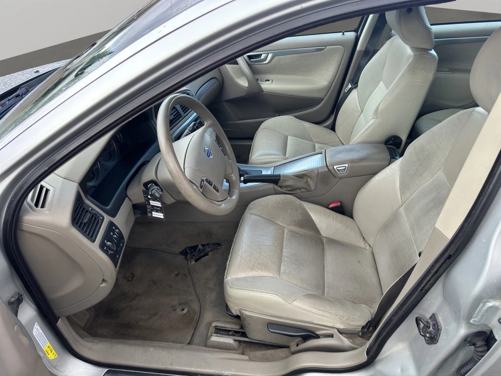 VOLVO V70 D5 Momentum-image-8
