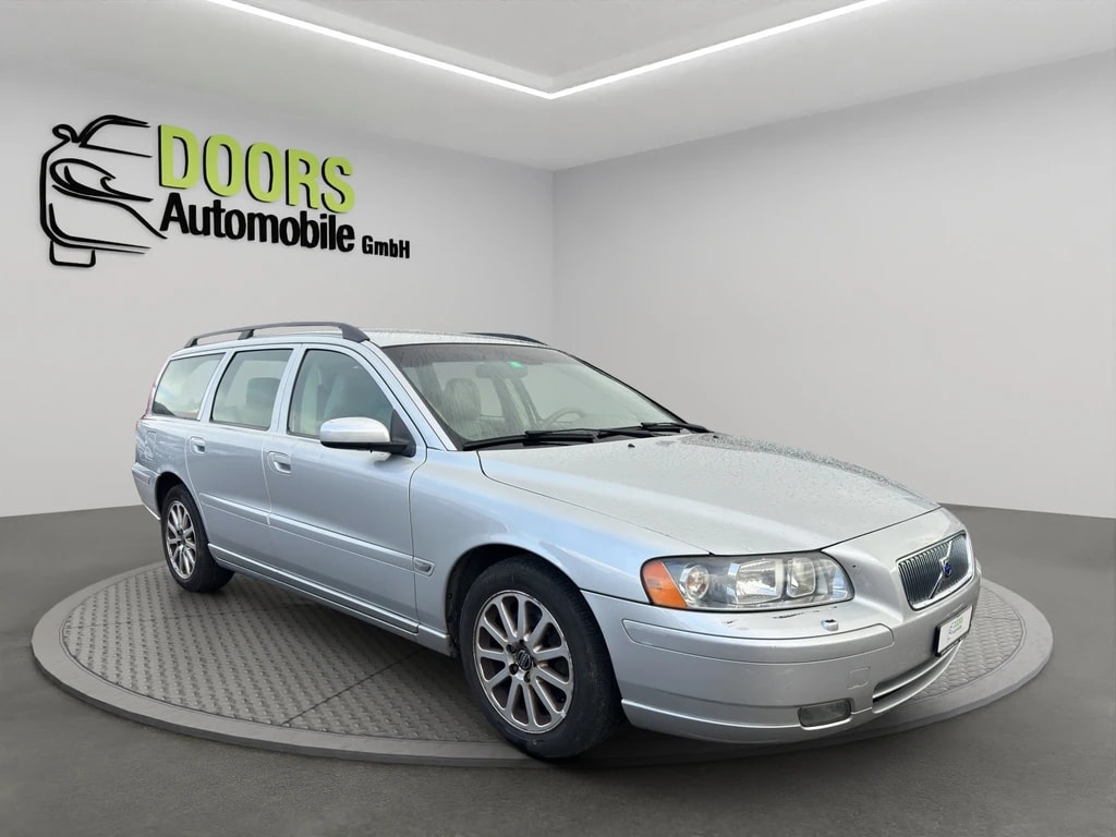 VOLVO V70 D5 Momentum-image-0