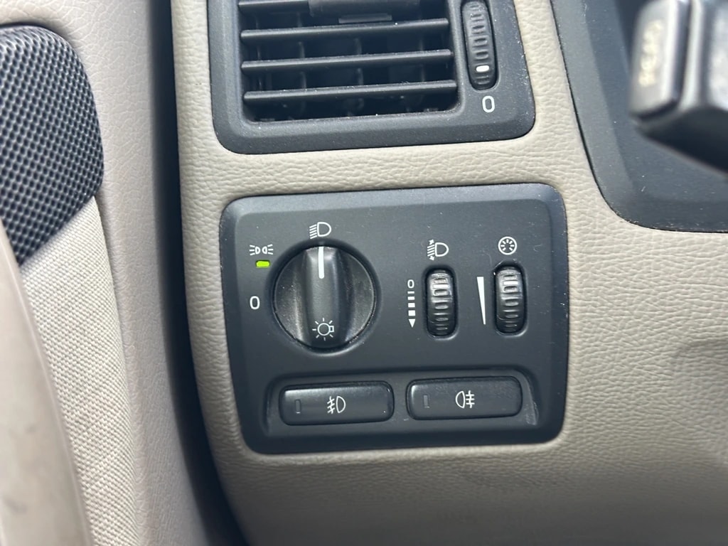 VOLVO V70 D5 Momentum-image-15