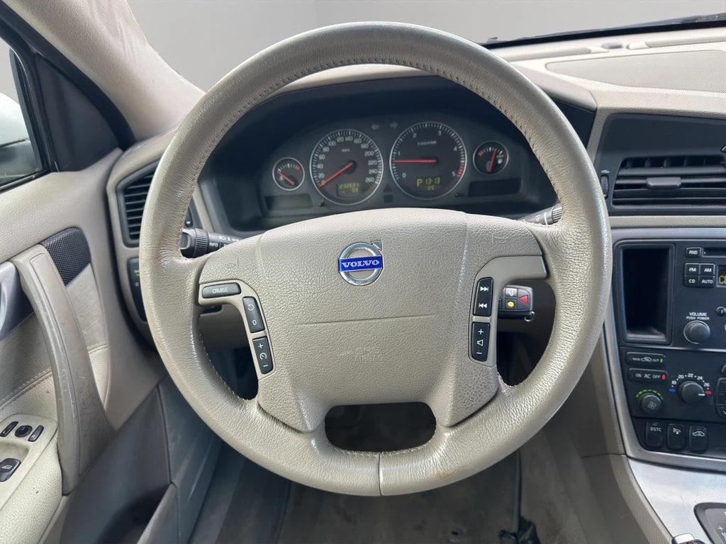 VOLVO V70 D5 Momentum-image-13