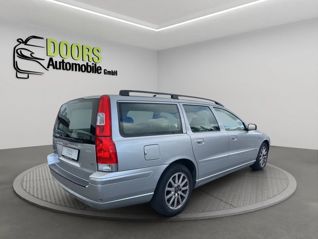 VOLVO V70 D5 Momentum-image-5