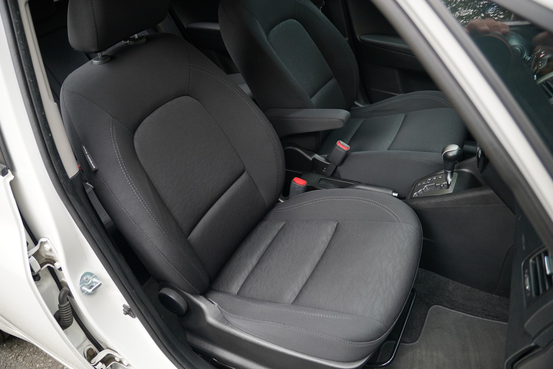 HYUNDAI iX20 1.6 Premium Automatic-image-17